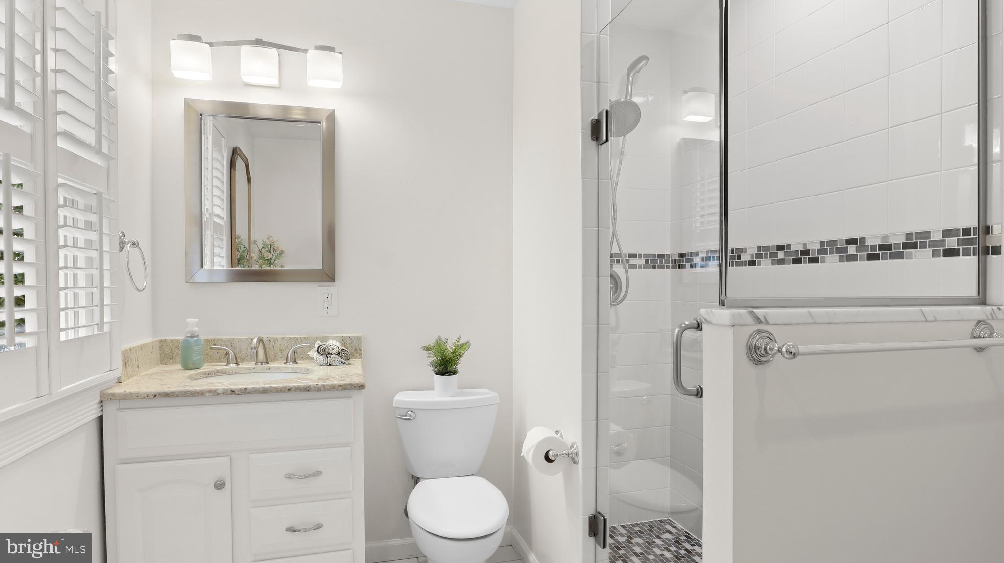 COUNTRY CLUB MANOR - Residential