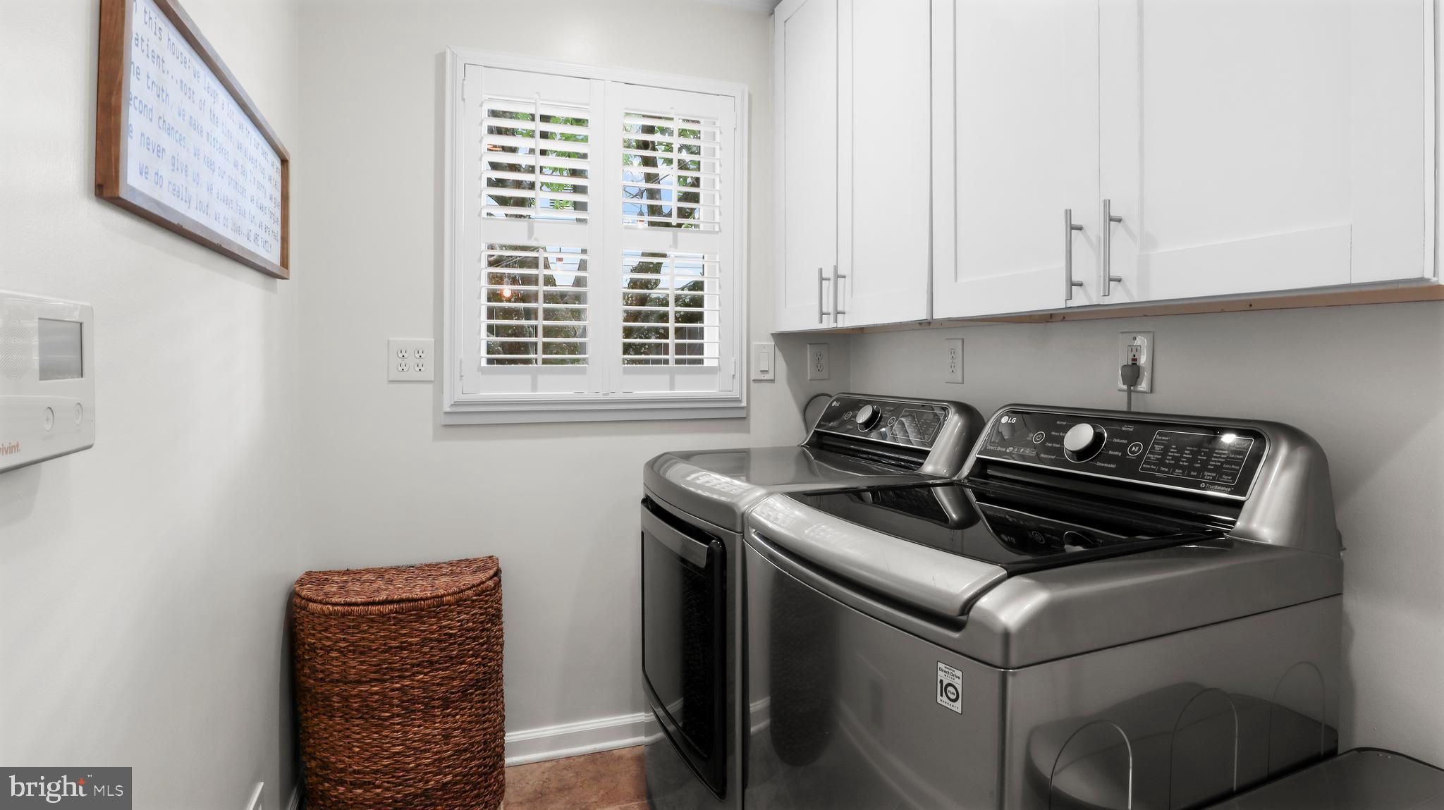 COUNTRY CLUB MANOR - Residential