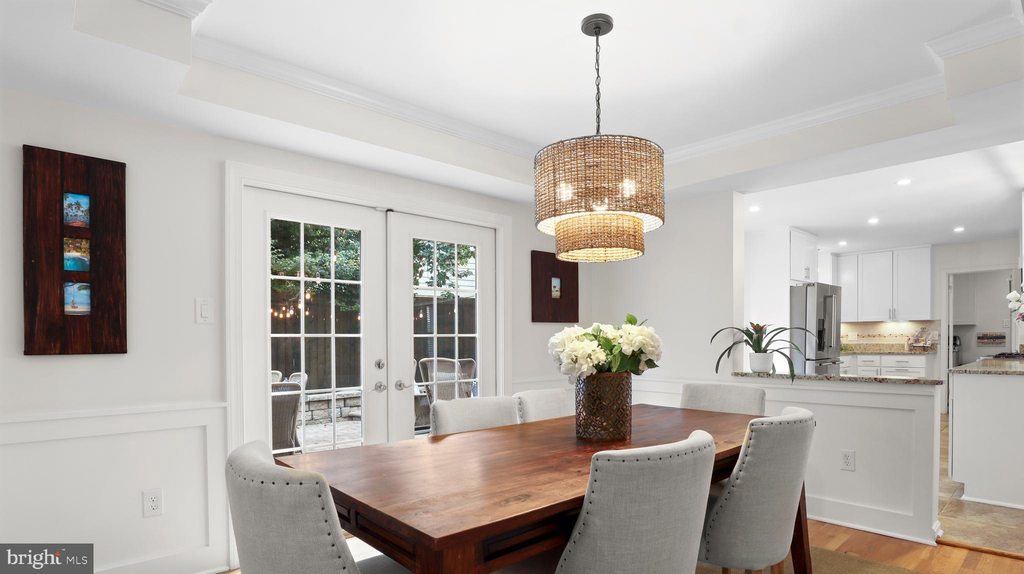 COUNTRY CLUB MANOR - Residential