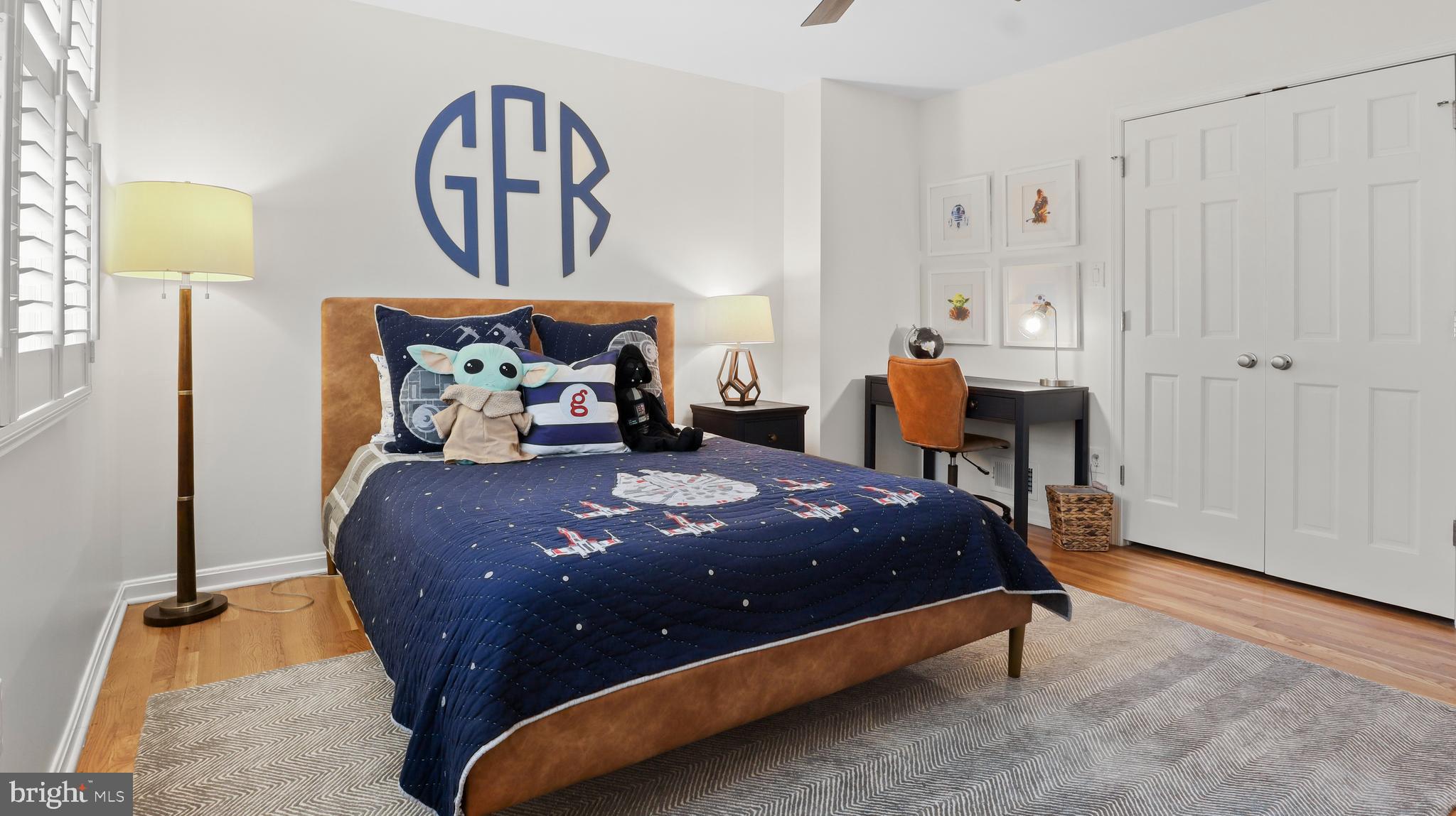 COUNTRY CLUB MANOR - Residential