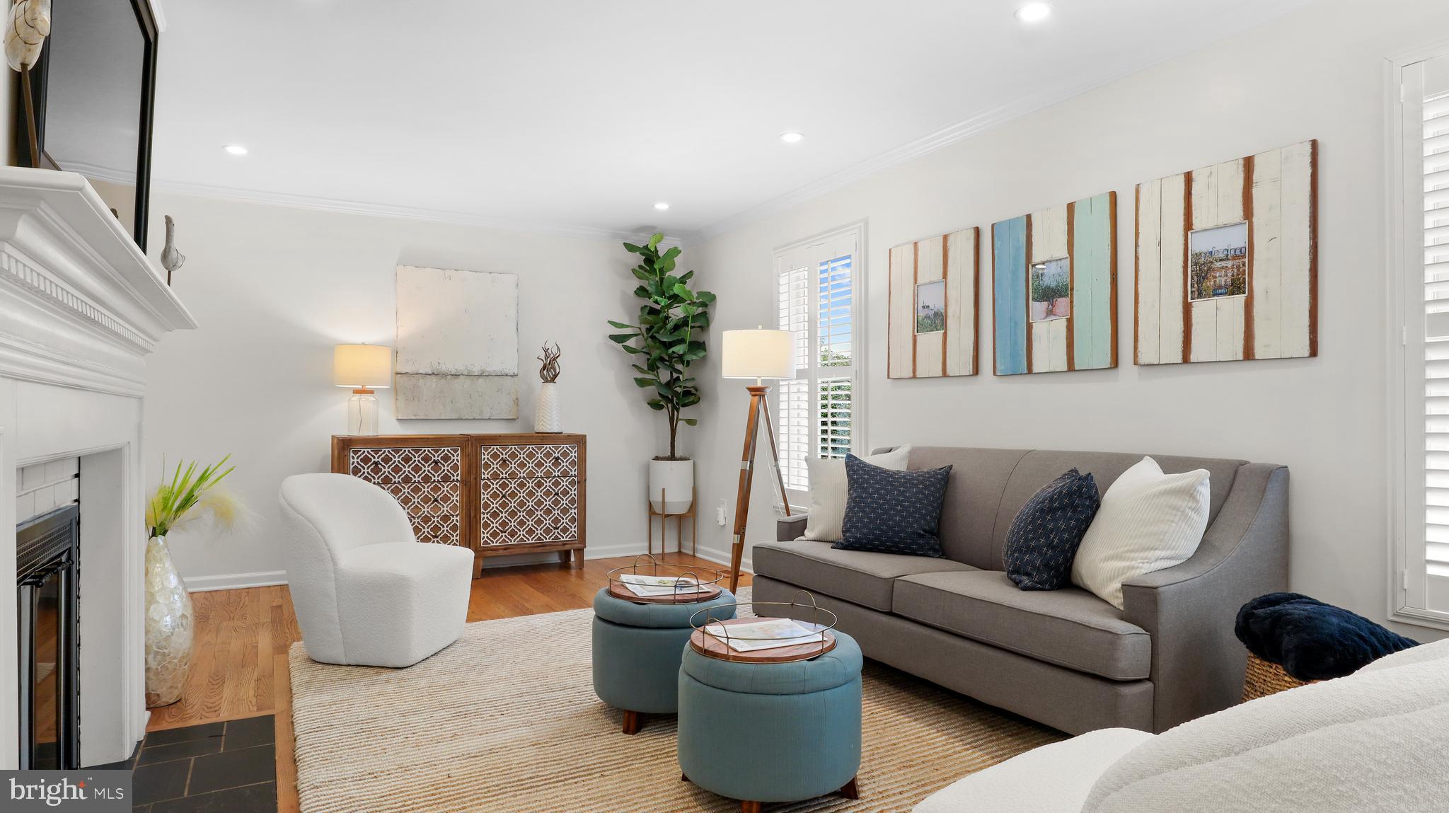 COUNTRY CLUB MANOR - Residential