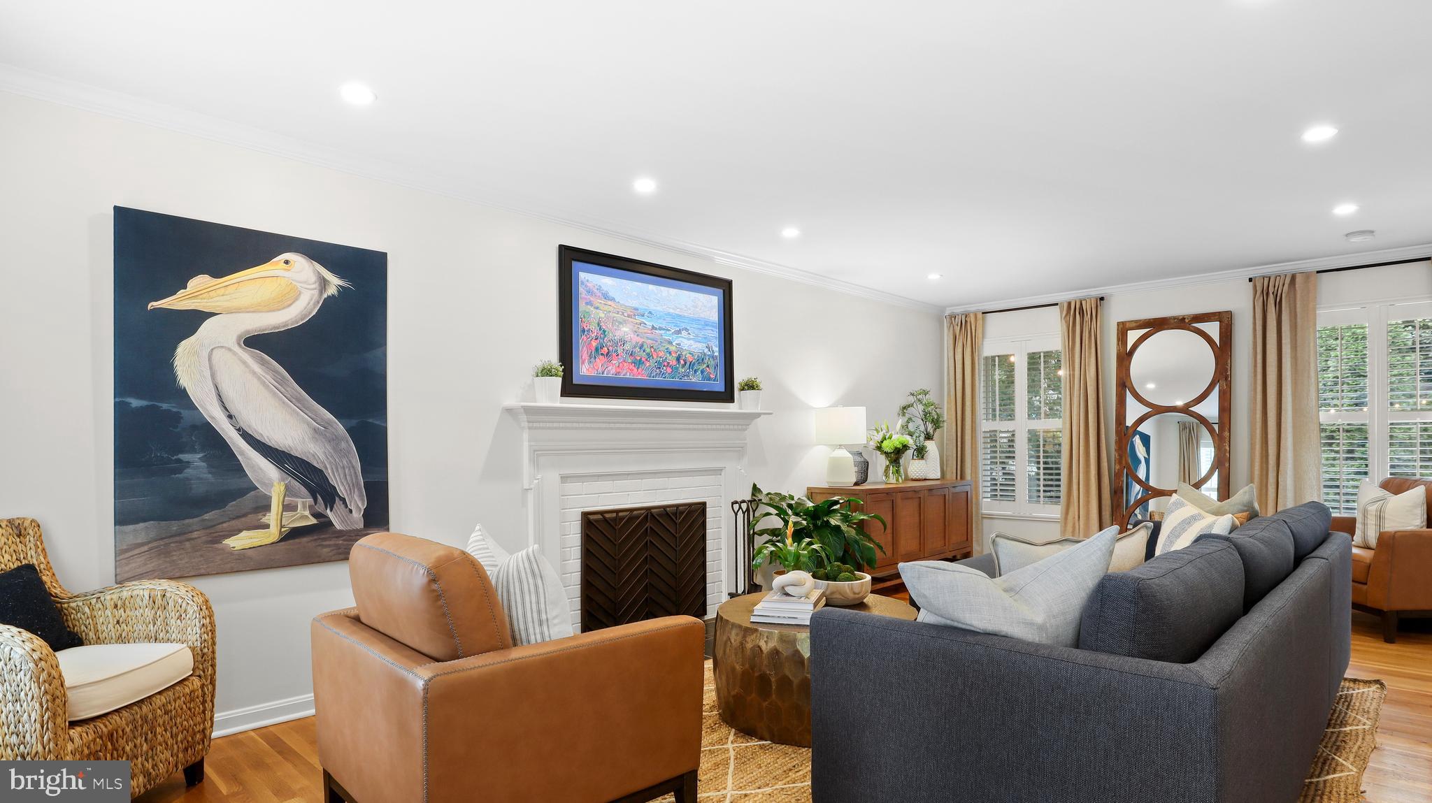 COUNTRY CLUB MANOR - Residential