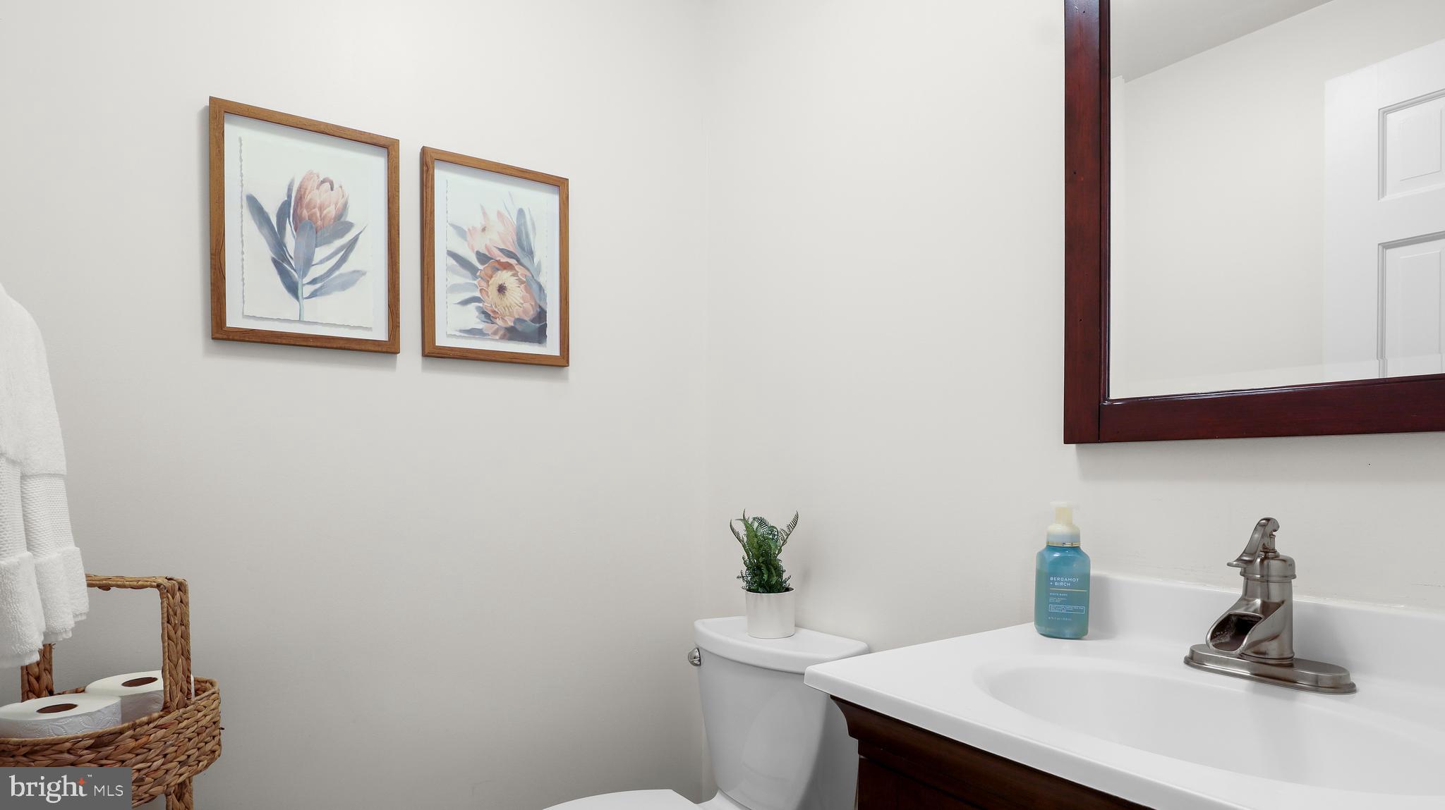 COUNTRY CLUB MANOR - Residential