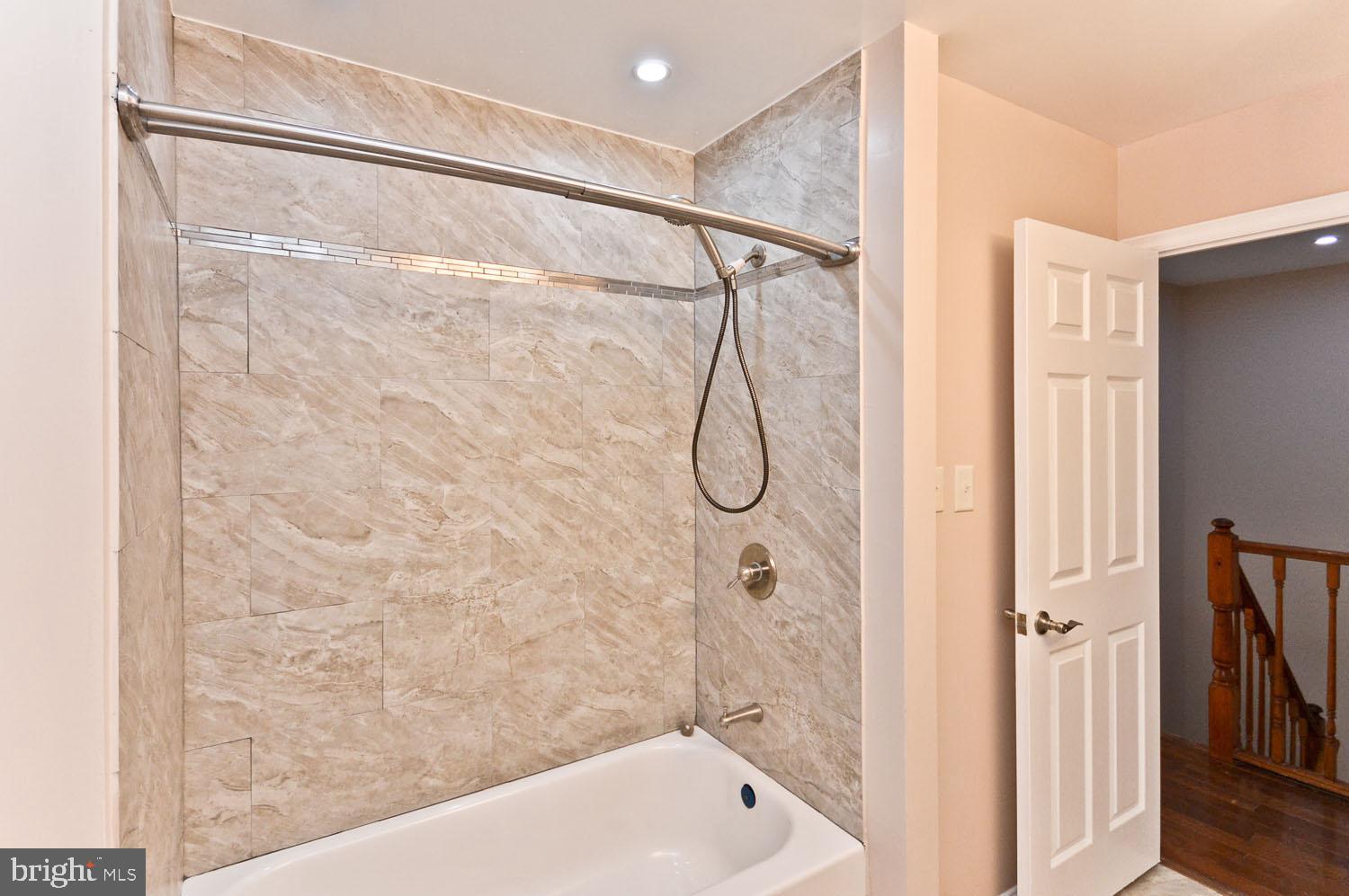 INDIAN CREEK - Residential Lease