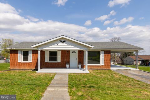 Homes For Sale - 101 W 17th Street<br/> Warren County, FRONT ROYAL, VA 22630