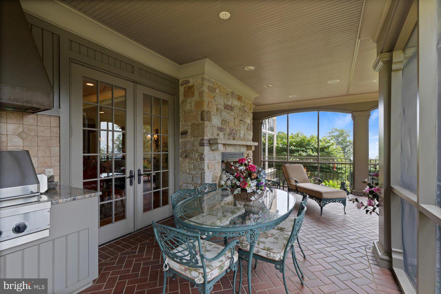 RIVER BEND - Residential