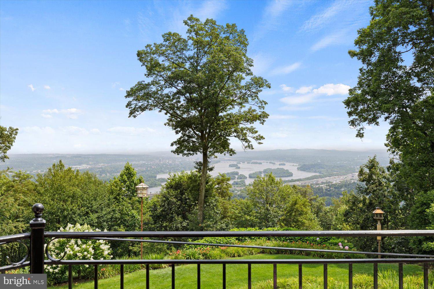 RIVER BEND - Residential