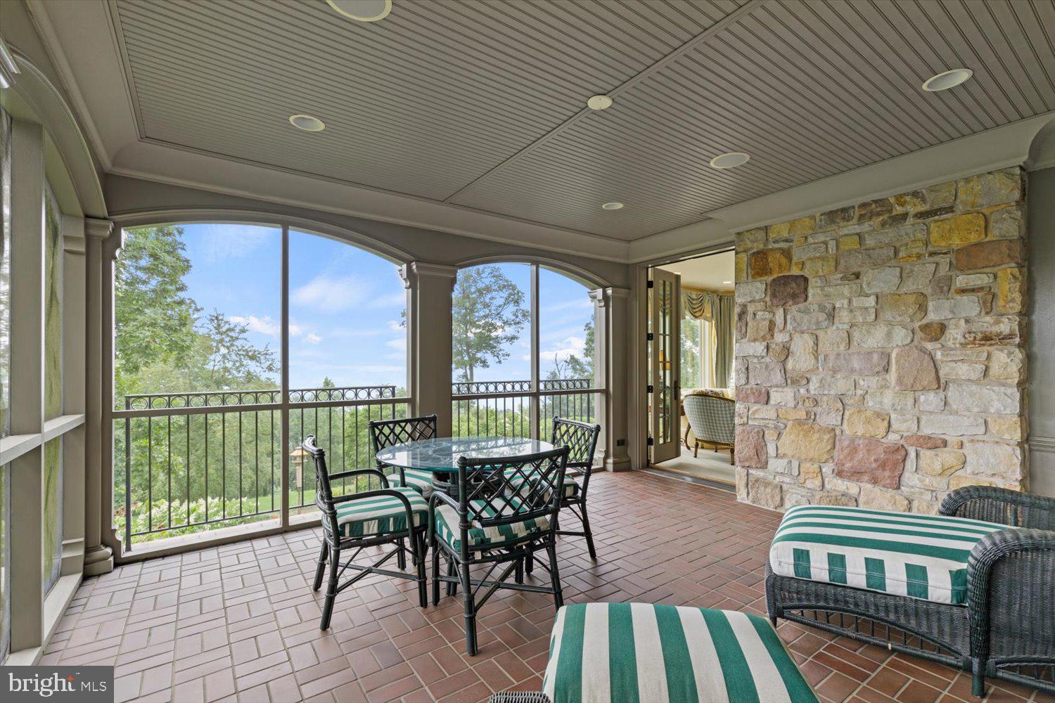 RIVER BEND - Residential