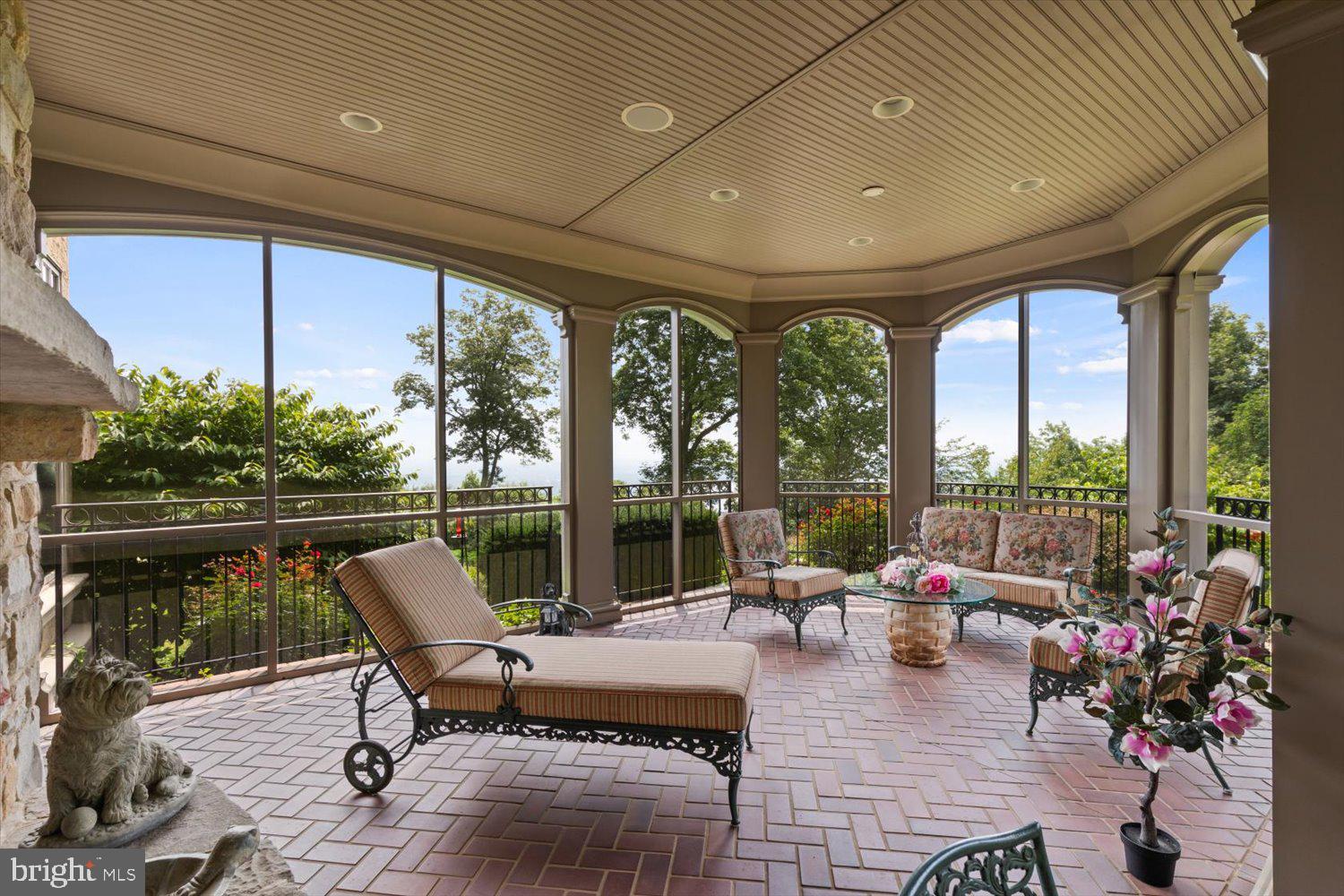 RIVER BEND - Residential