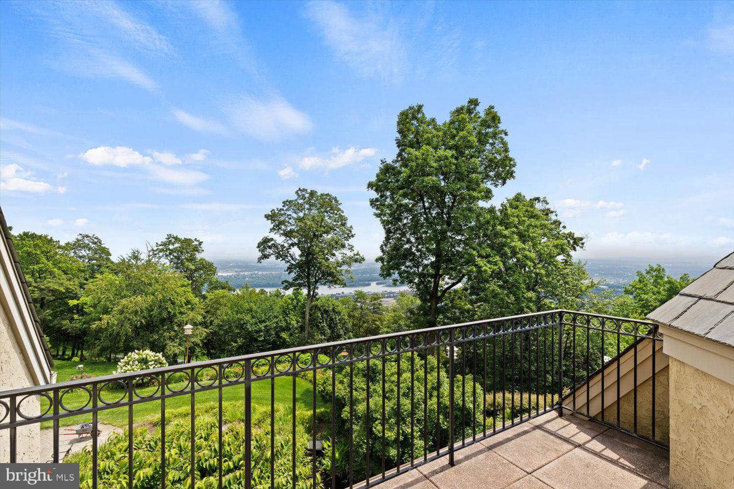 RIVER BEND - Residential