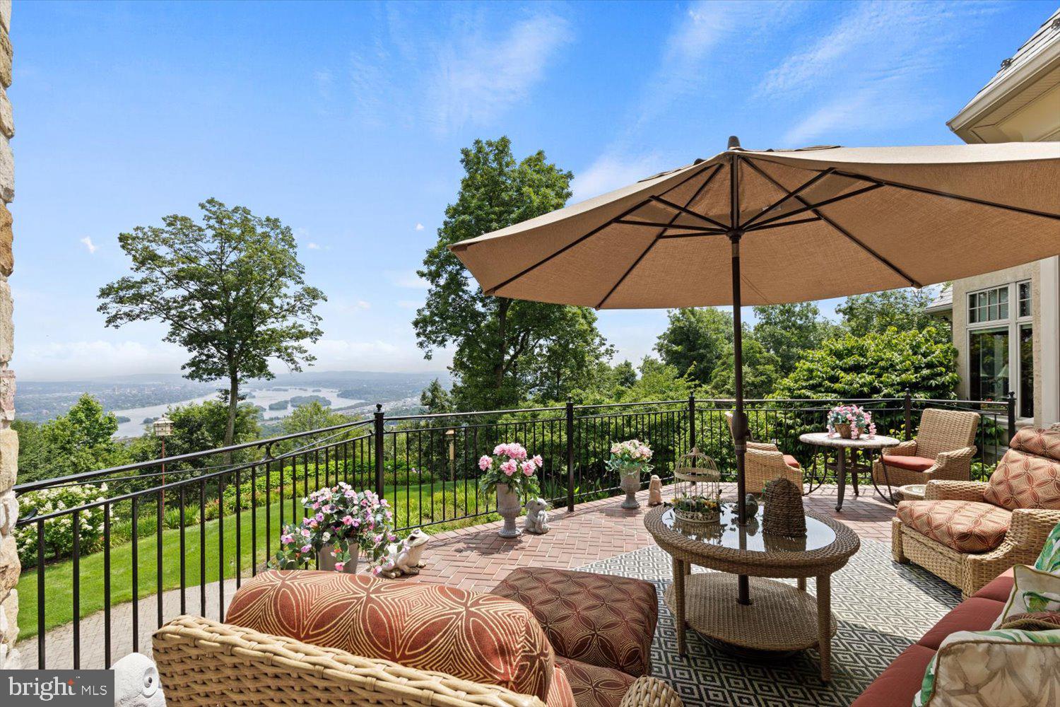 RIVER BEND - Residential