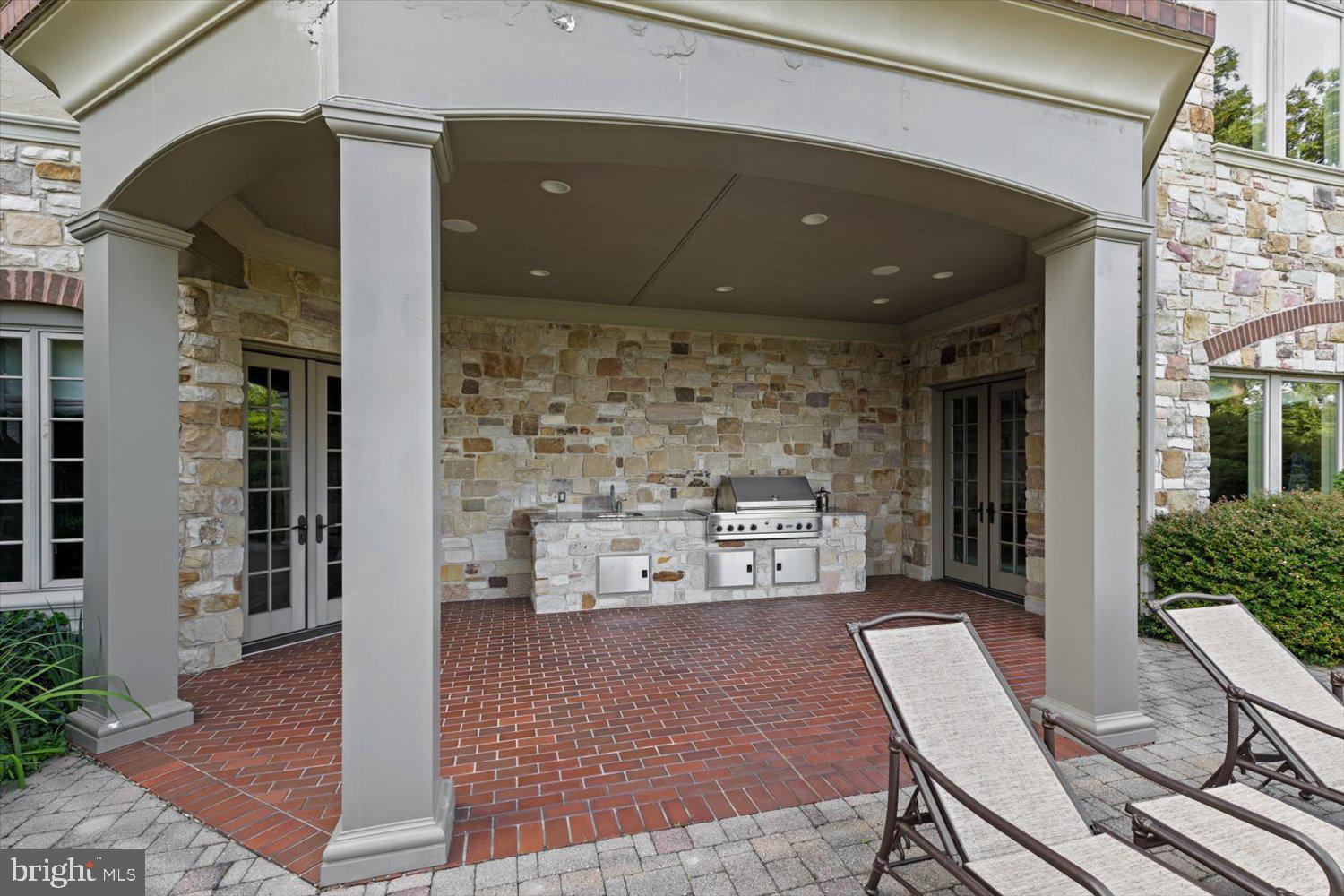 RIVER BEND - Residential