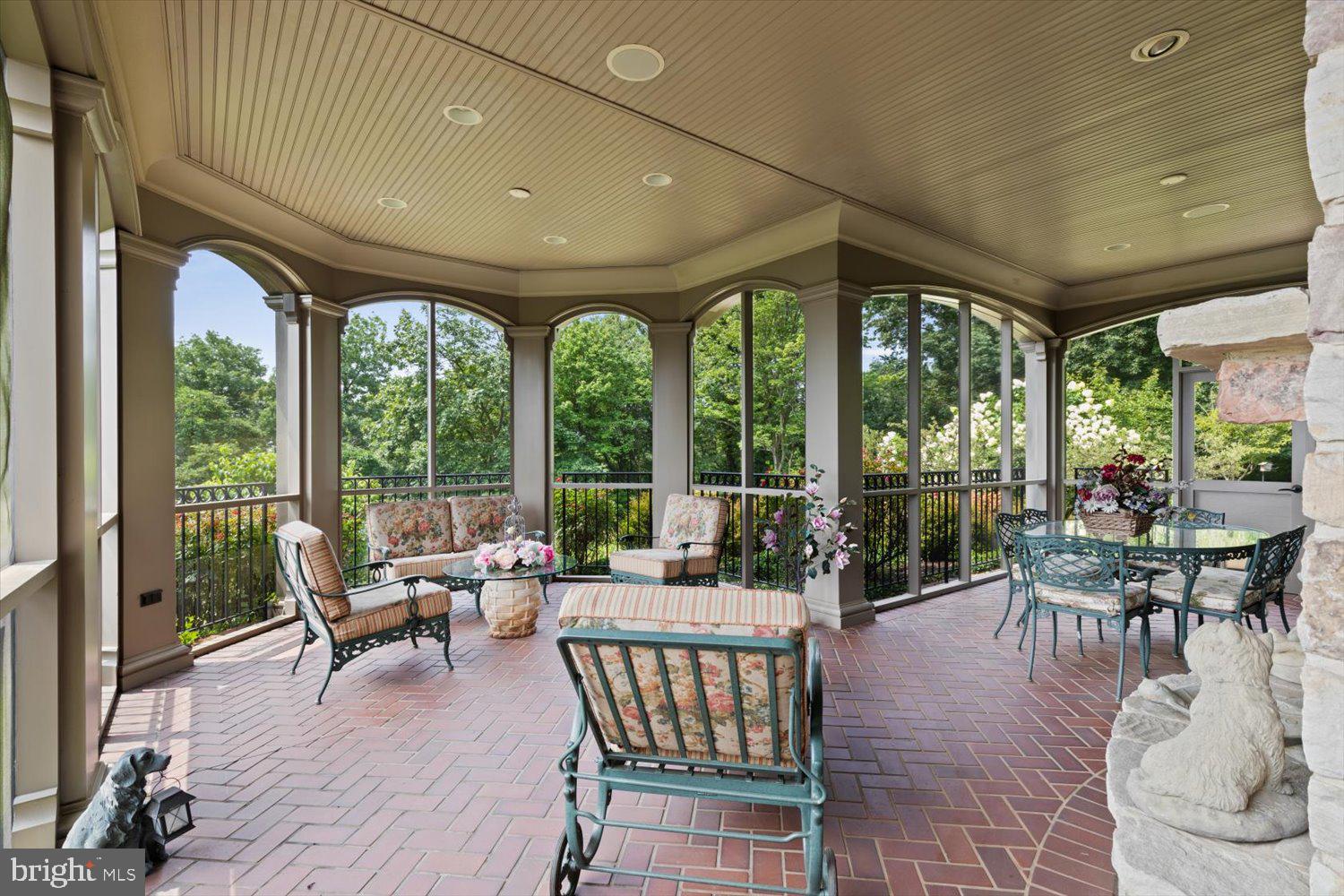 RIVER BEND - Residential