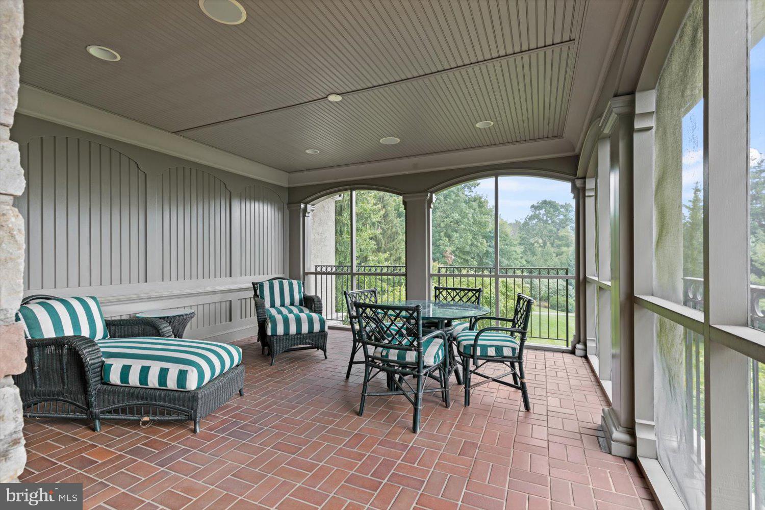 RIVER BEND - Residential