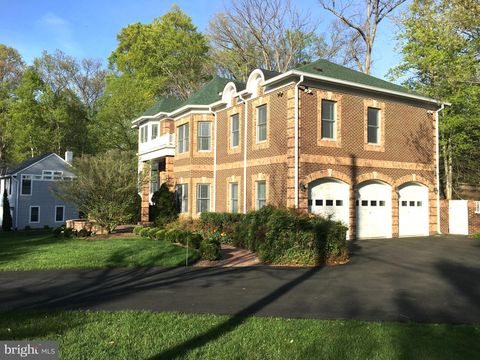 Photo of 8505 Howell Road, BETHESDA, MD 20817 (MLS # MDMC2213586)