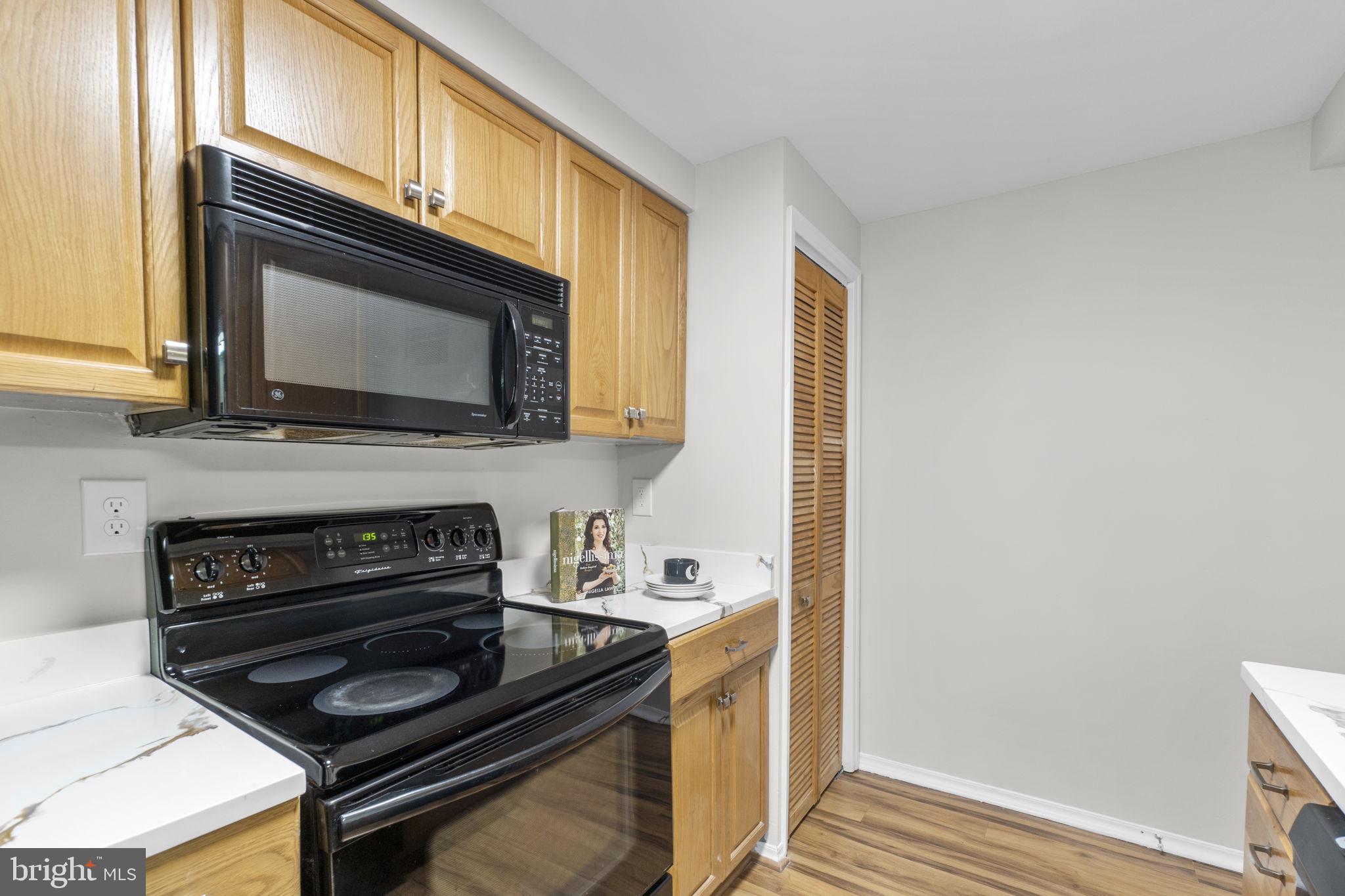 WOODSIDE SQUARE - Residential