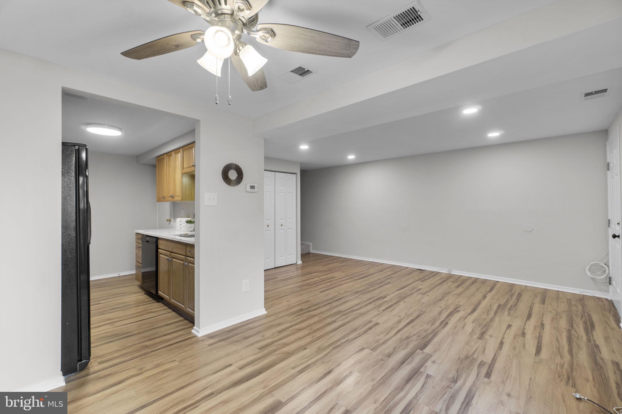 WOODSIDE SQUARE - Residential