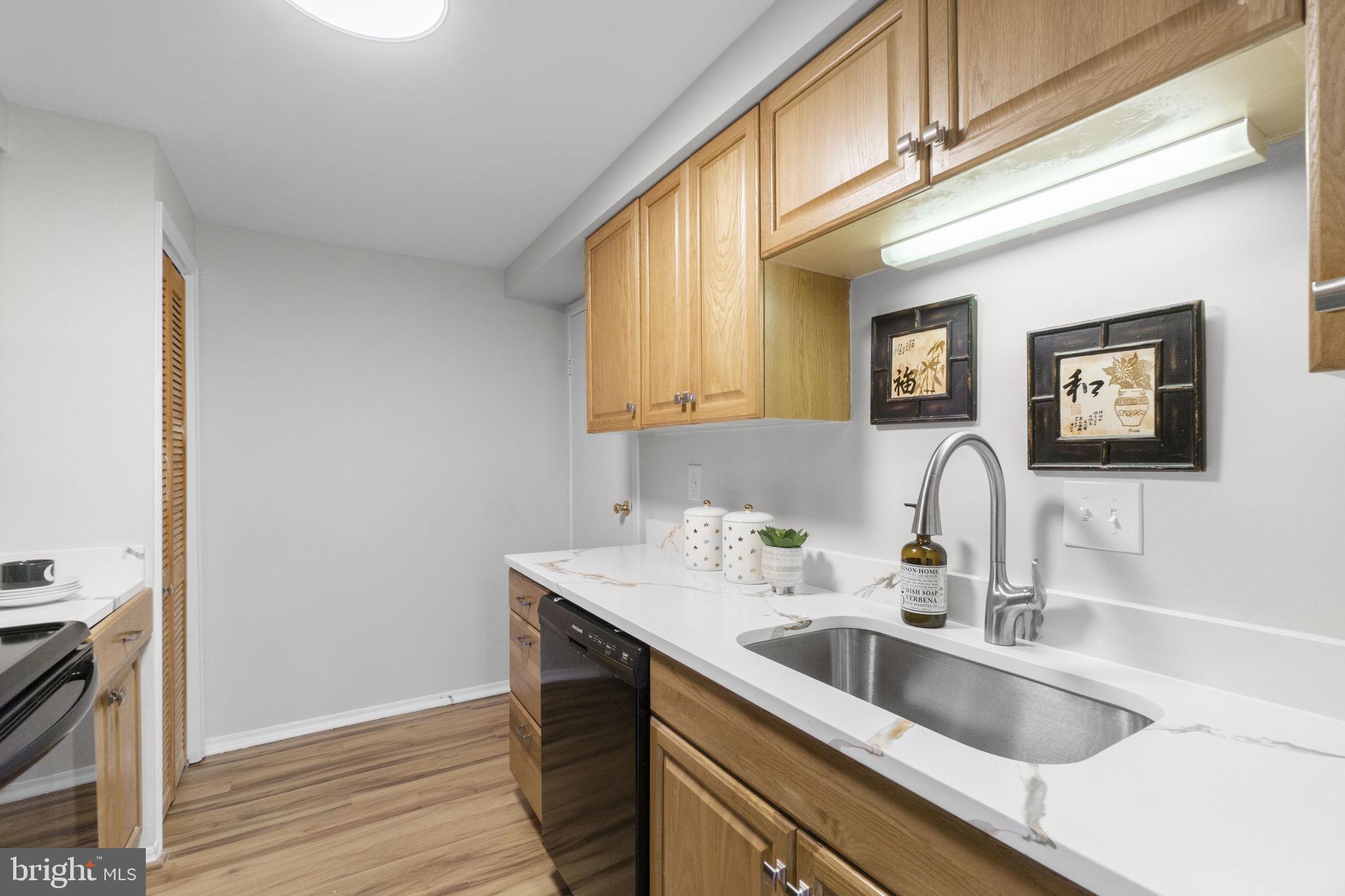 WOODSIDE SQUARE - Residential