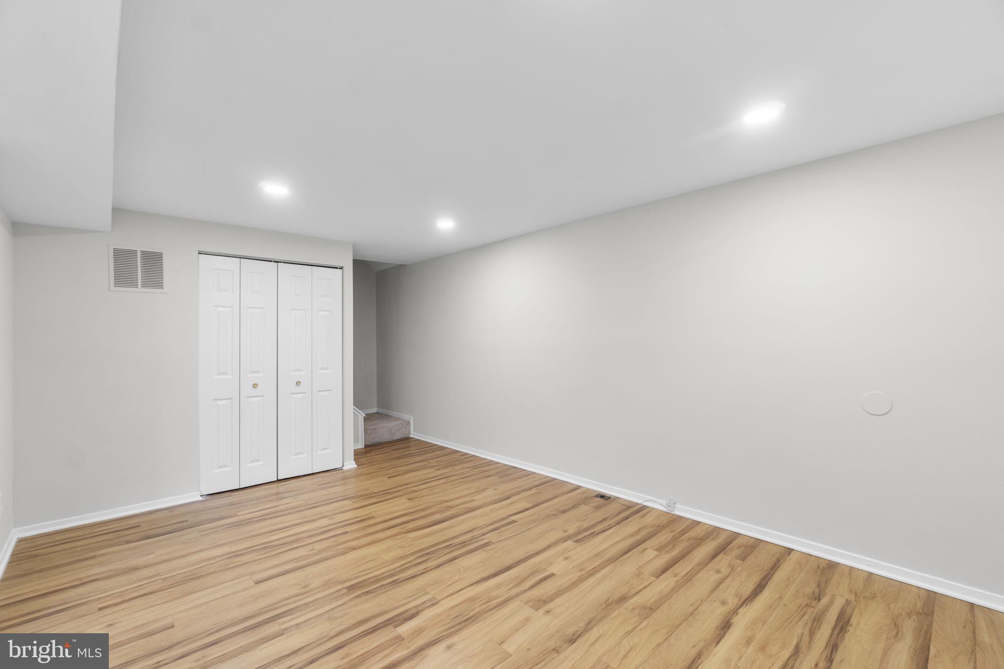 WOODSIDE SQUARE - Residential