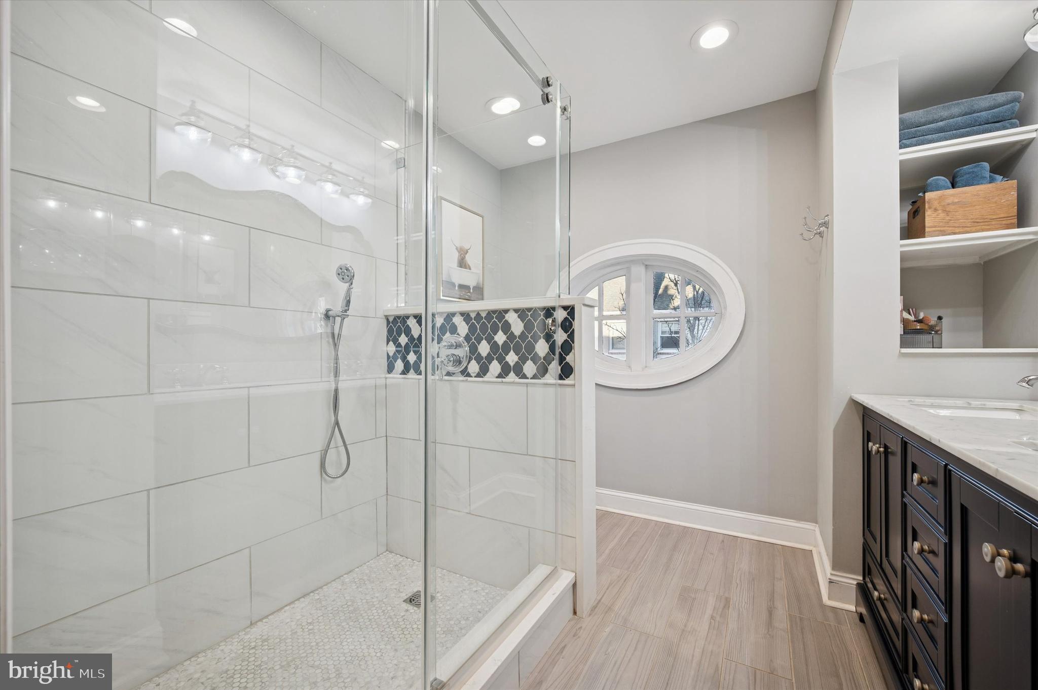 EAST FALLS - Residential