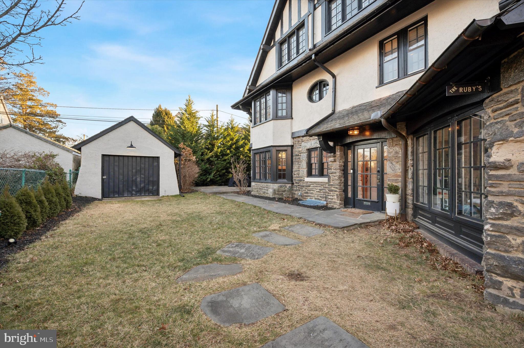 EAST FALLS - Residential