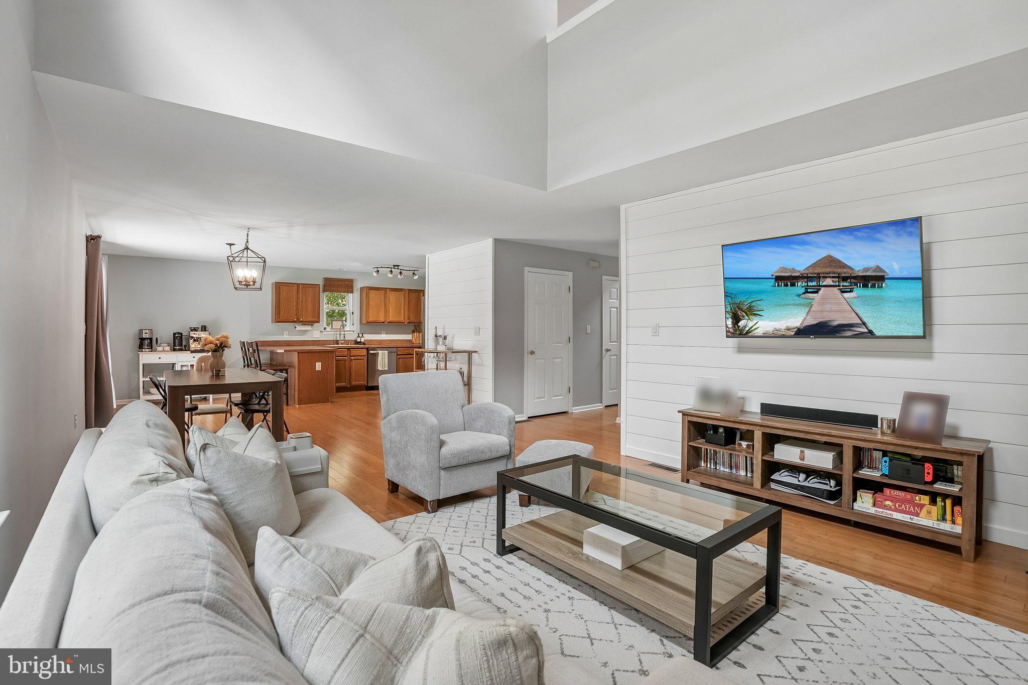 1432 BEVERLY DRIVE