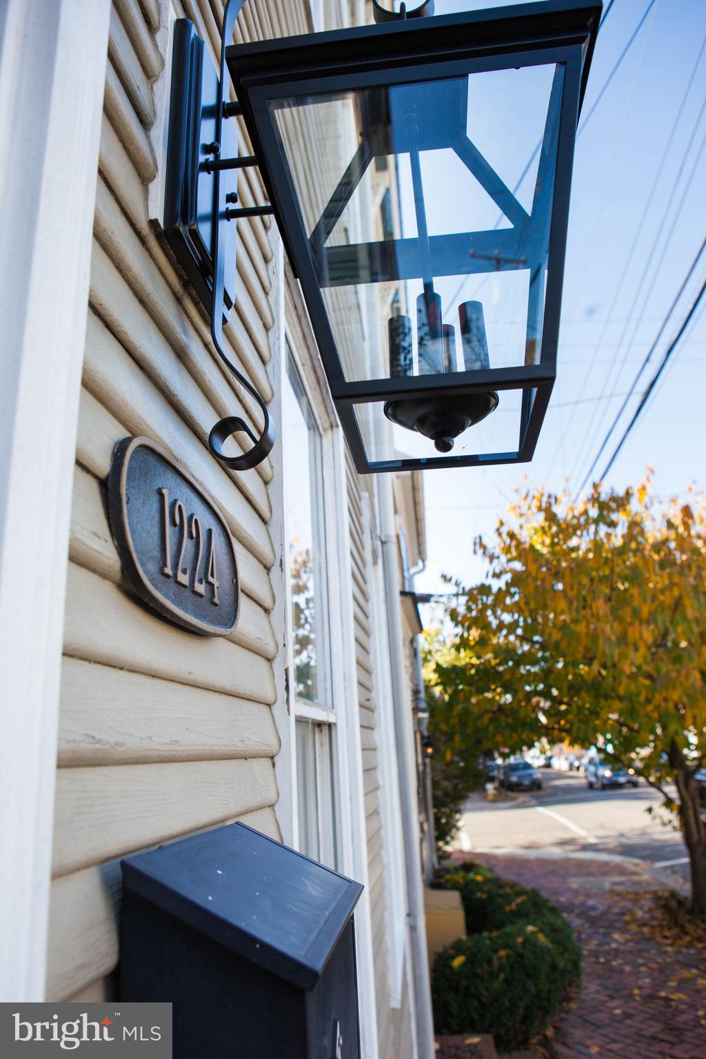 OLD TOWN ALEXANDRIA - Residential Lease