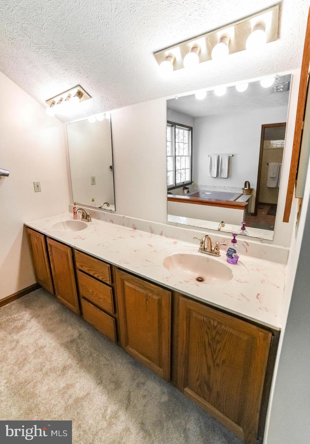 MOUNT EAGLE FARM - Residential