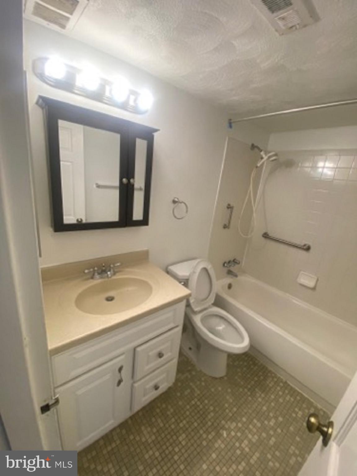 WOODLAKE TOWERS - Residential Lease