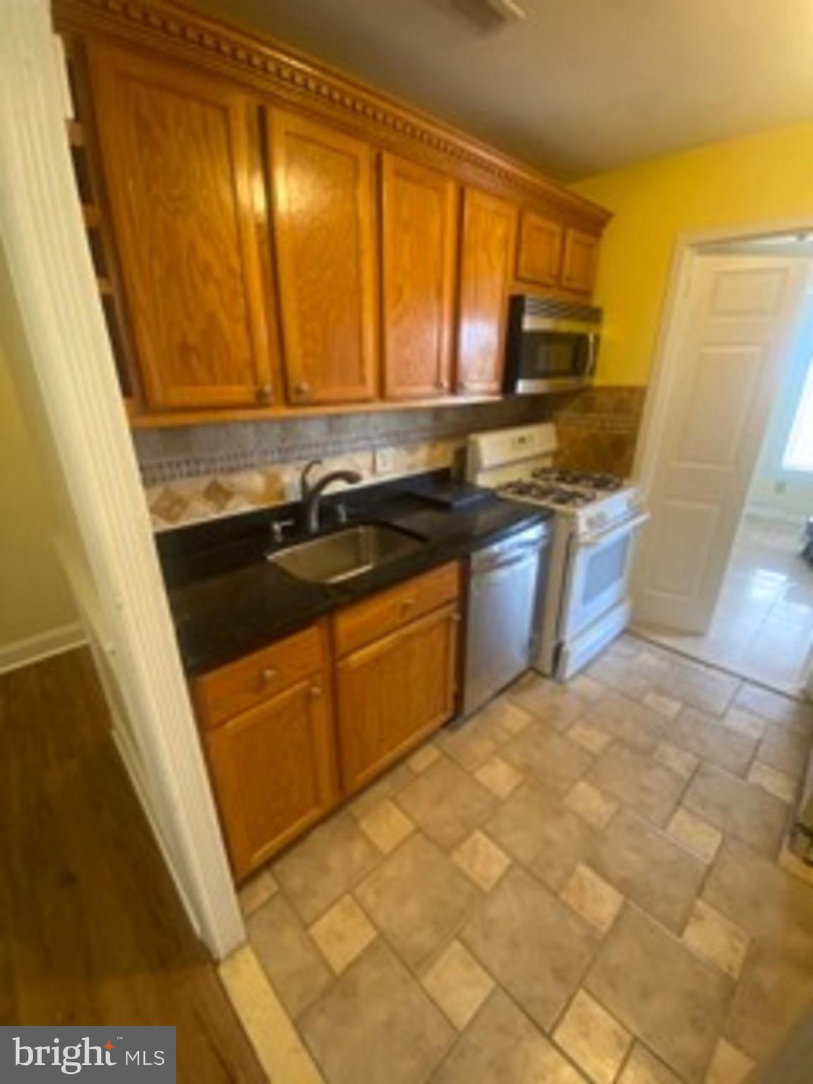 WOODLAKE TOWERS - Residential Lease