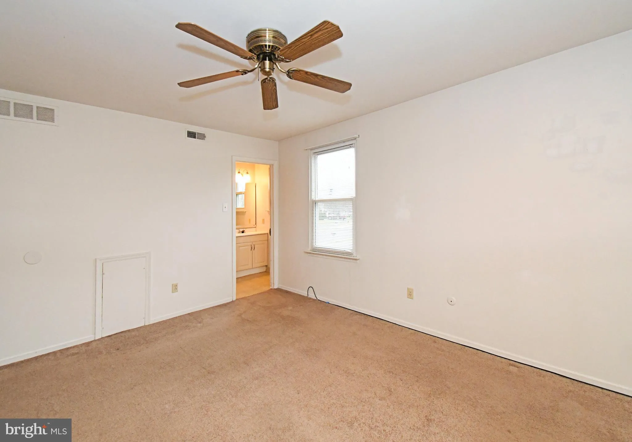 Yardley, Pennsylvania 19067, United States, 2 Bedrooms Bedrooms, ,2 BathroomsBathrooms,Residential,Active,256875