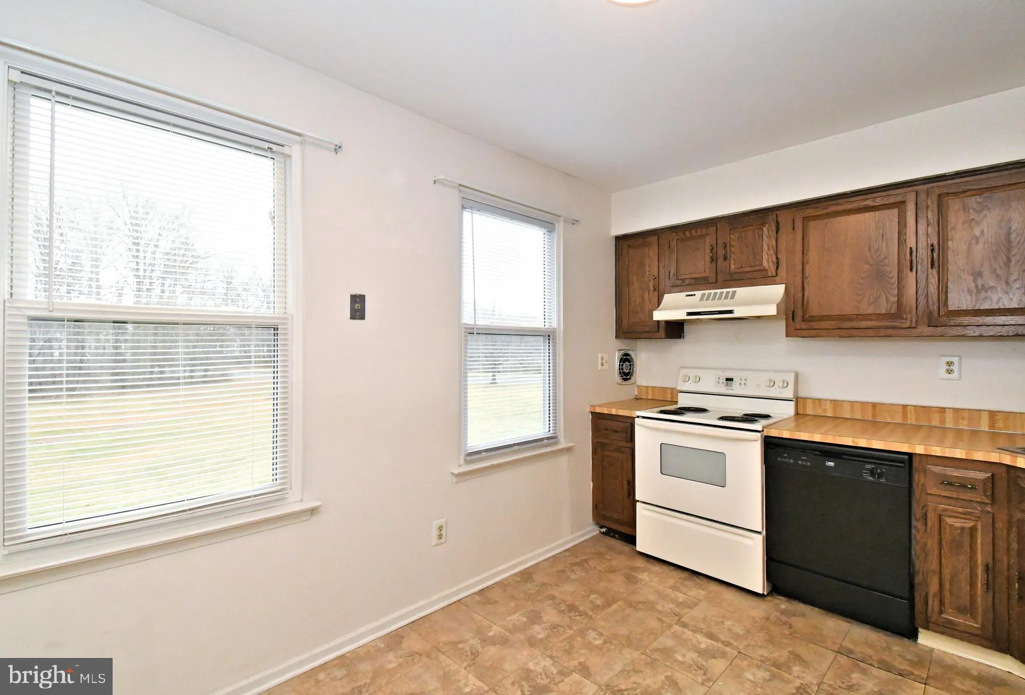 Yardley, Pennsylvania 19067, United States, 2 Bedrooms Bedrooms, ,2 BathroomsBathrooms,Residential,Active,256875