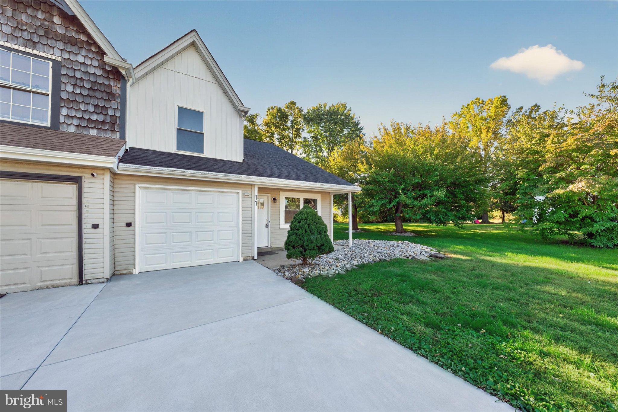 11 WEDGEFIELD COURT