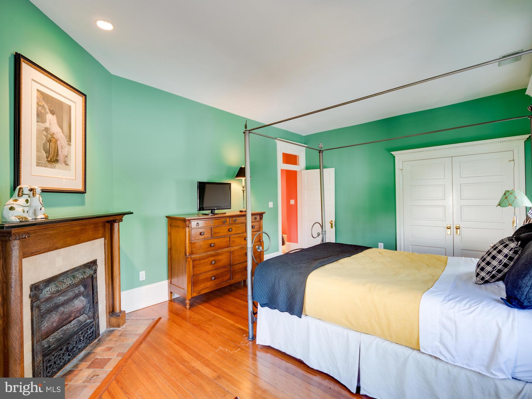 CAPITOL HILL - Residential