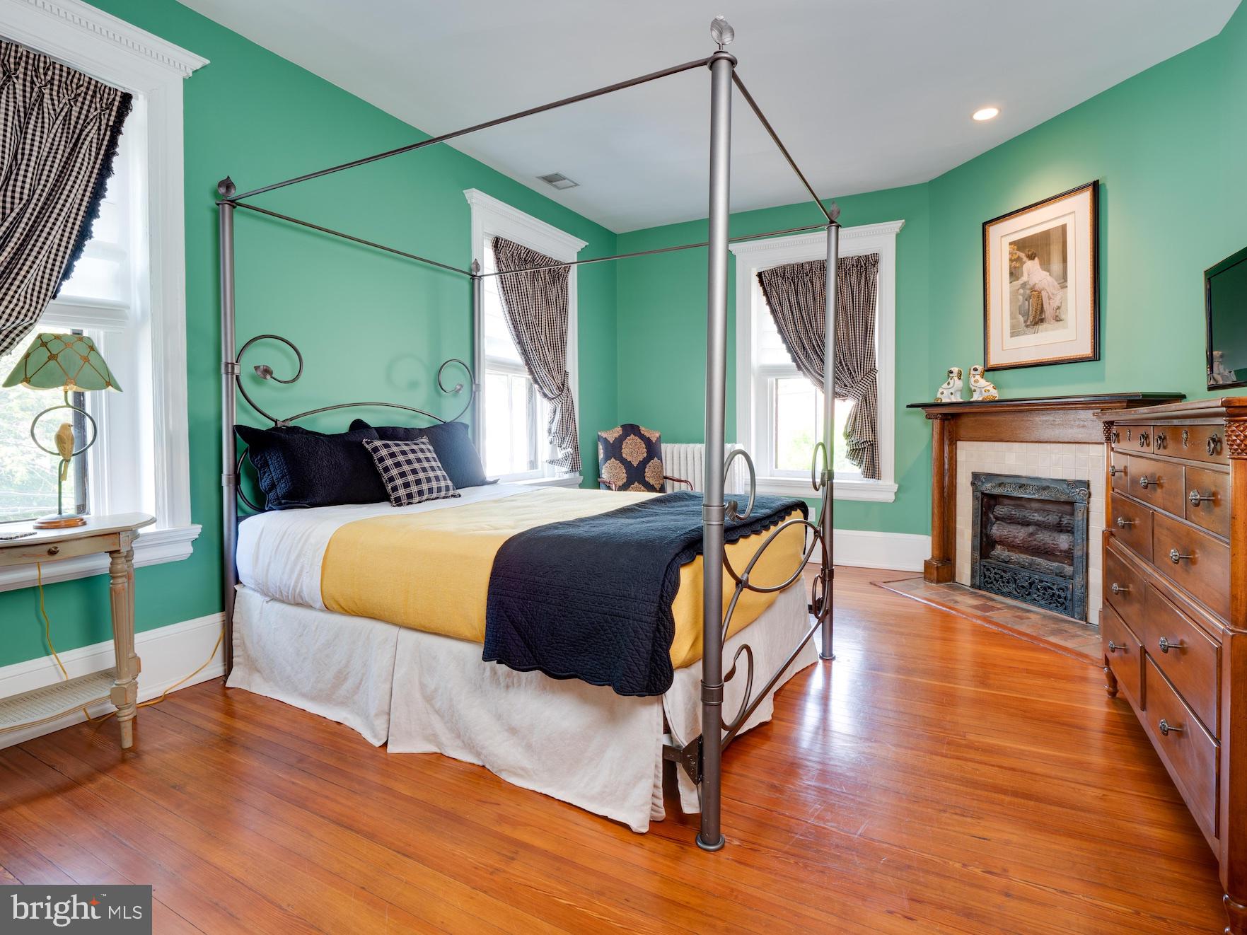 CAPITOL HILL - Residential