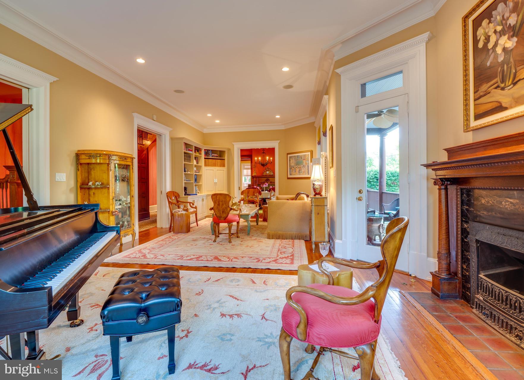 CAPITOL HILL - Residential
