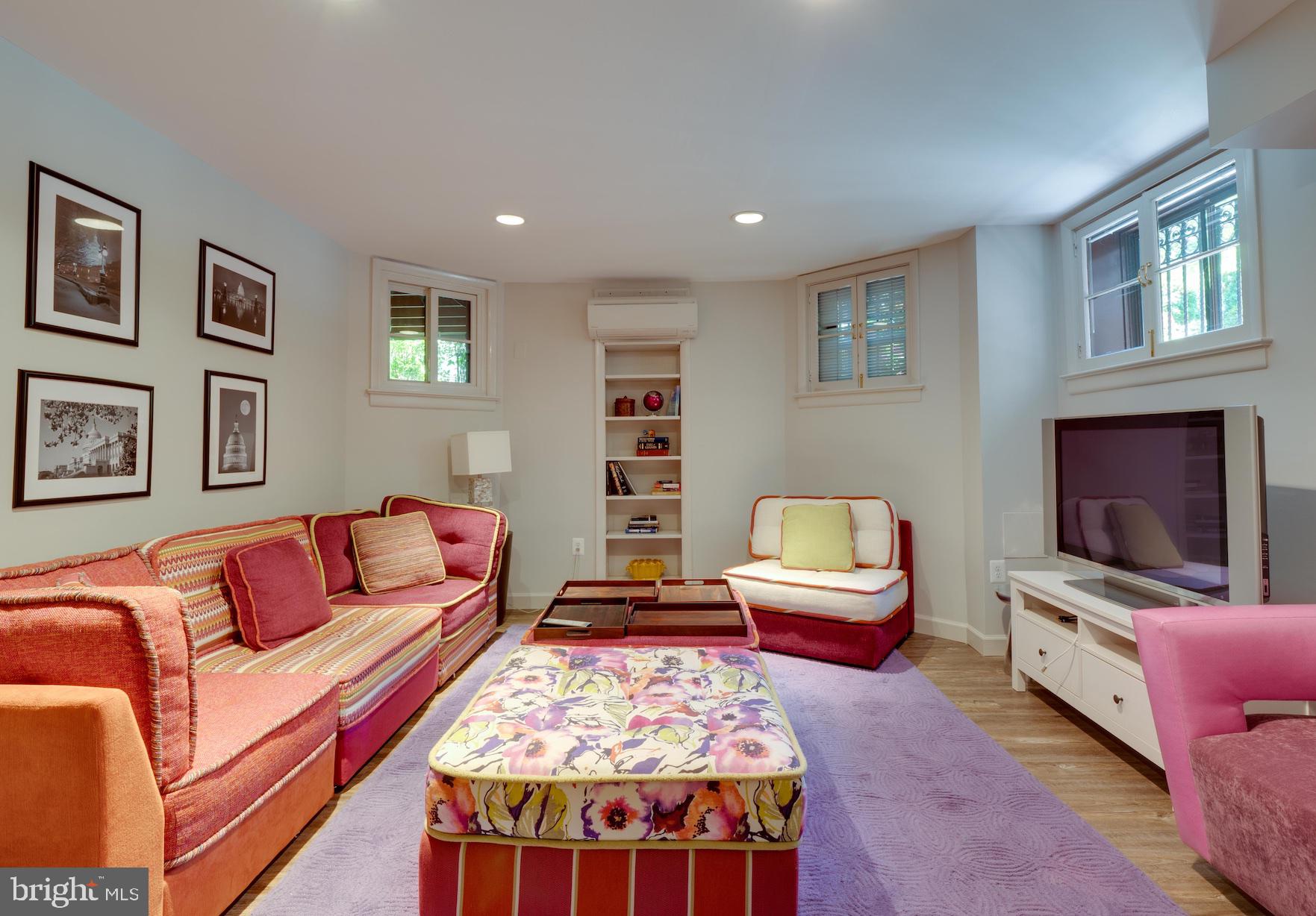 CAPITOL HILL - Residential