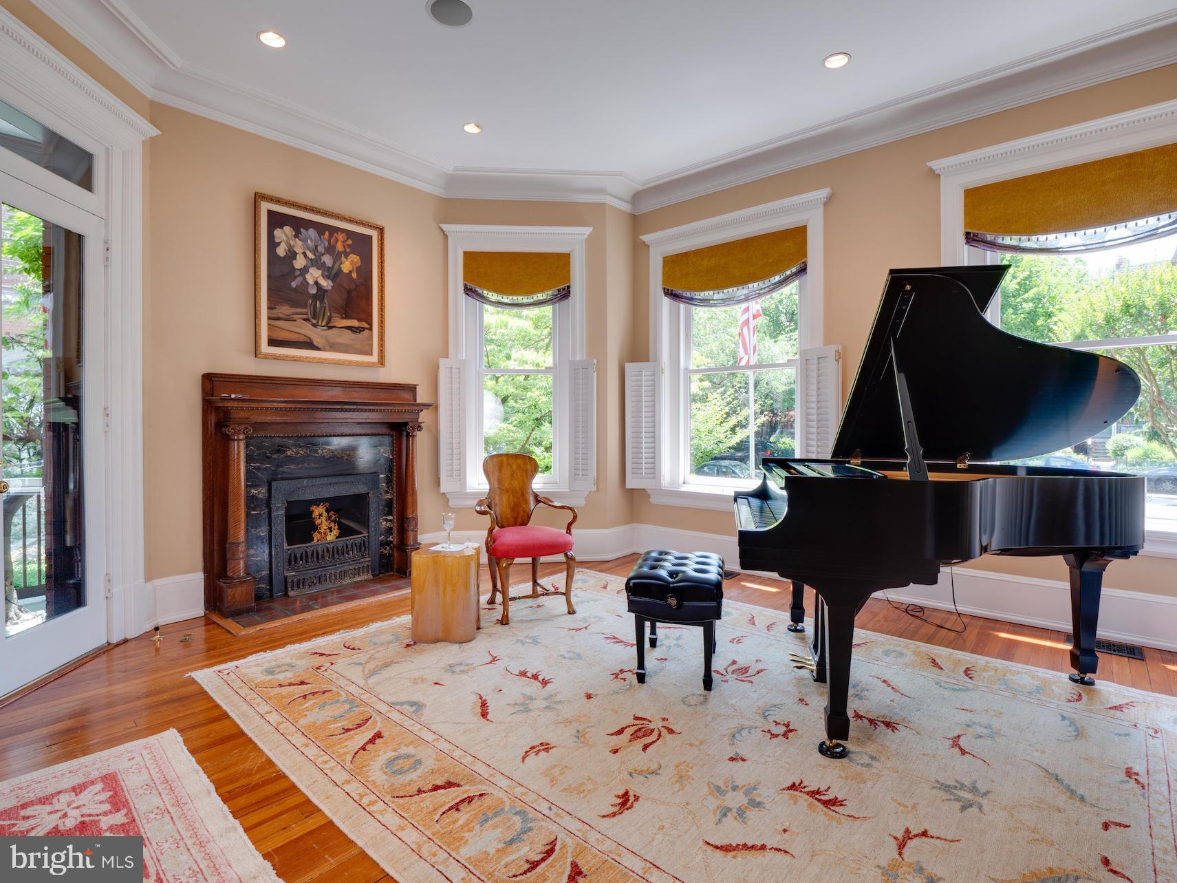 CAPITOL HILL - Residential