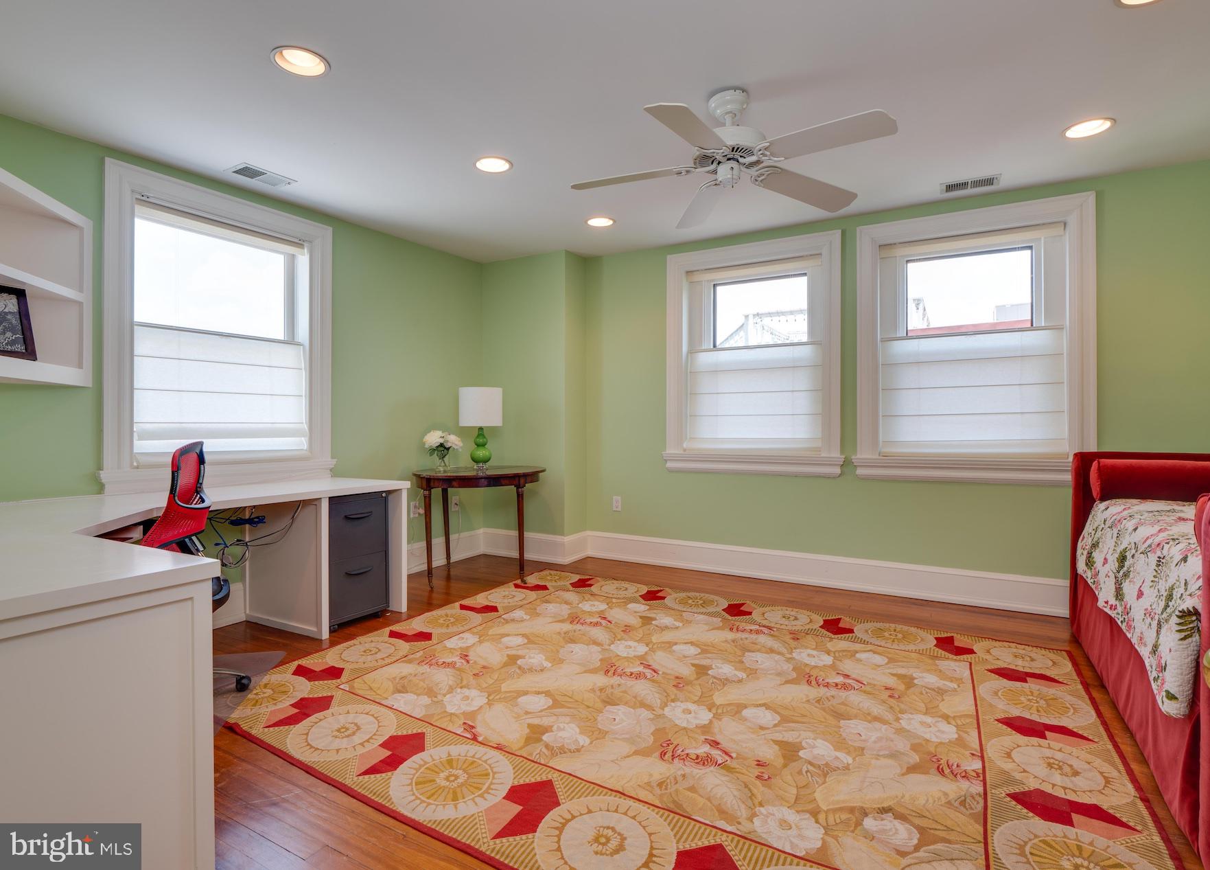 CAPITOL HILL - Residential