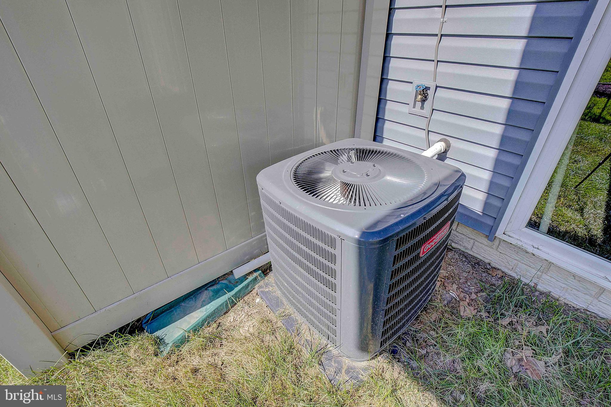 CREEKSIDE VILLAGE AT TANYARD SPRINGS - Residential