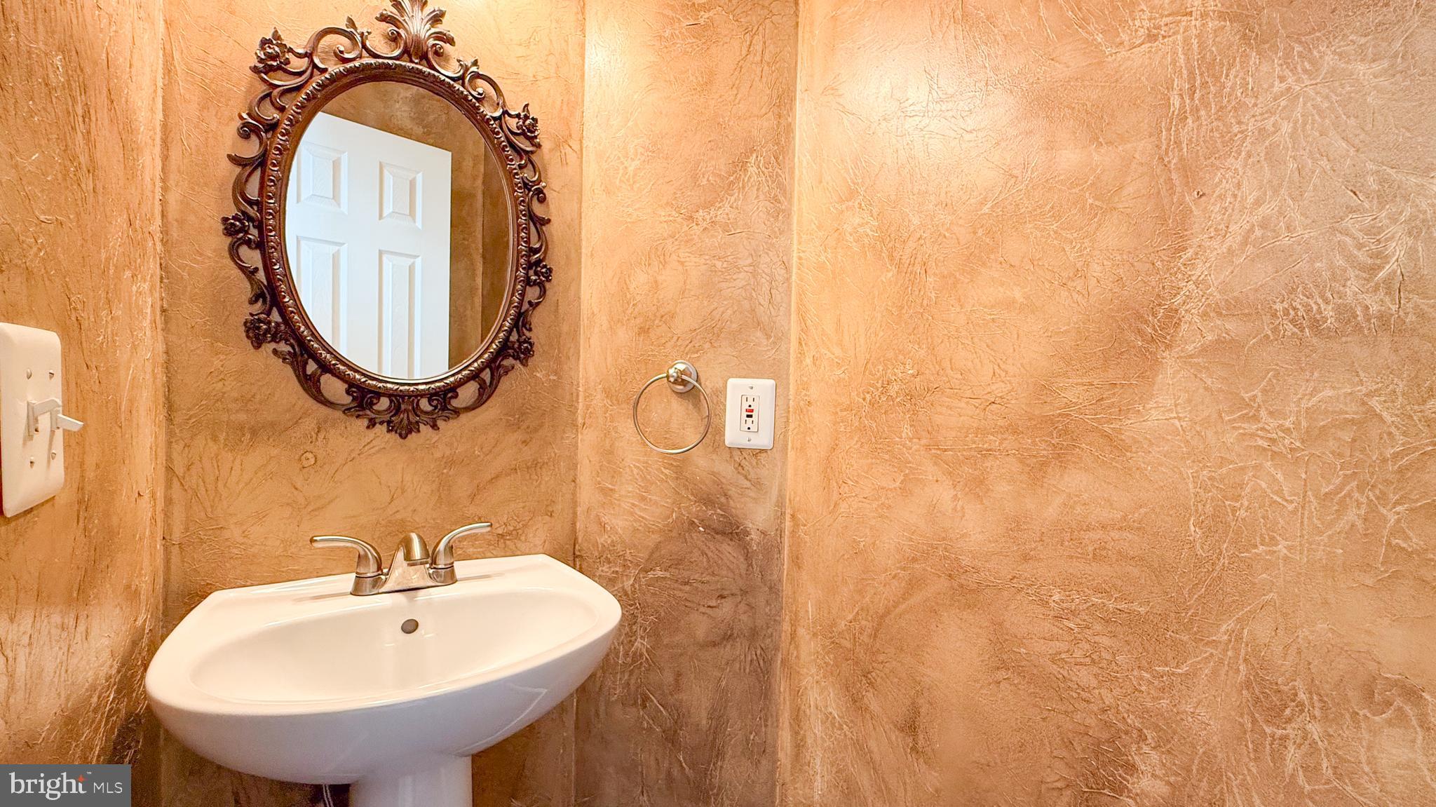 BLOOMS CROSSING - Residential