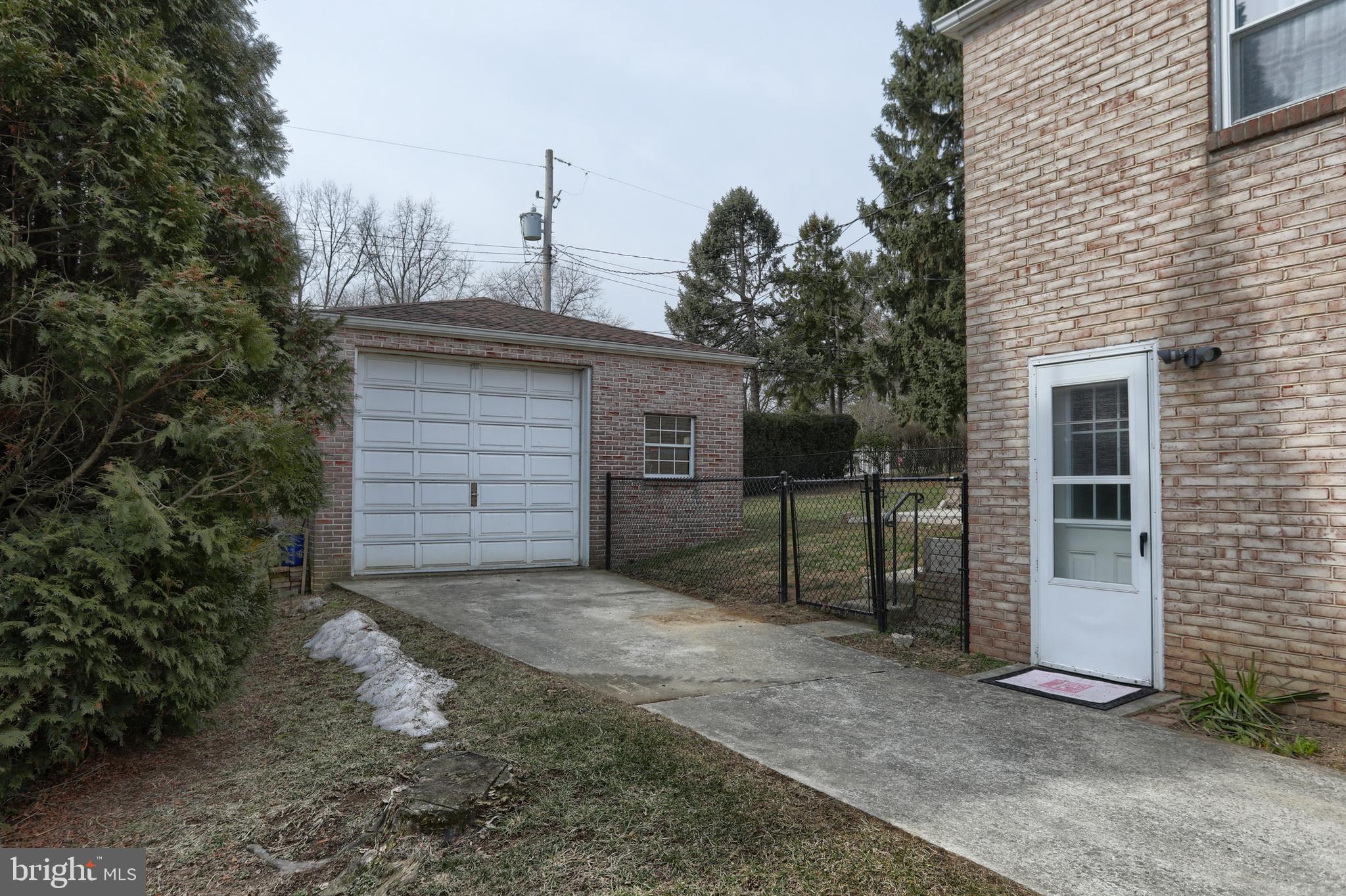LENKER MANOR - Residential