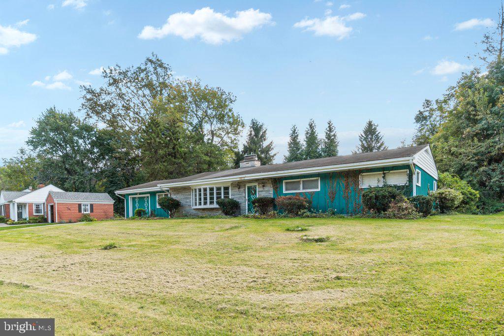 8812 WOLVERTON ROAD