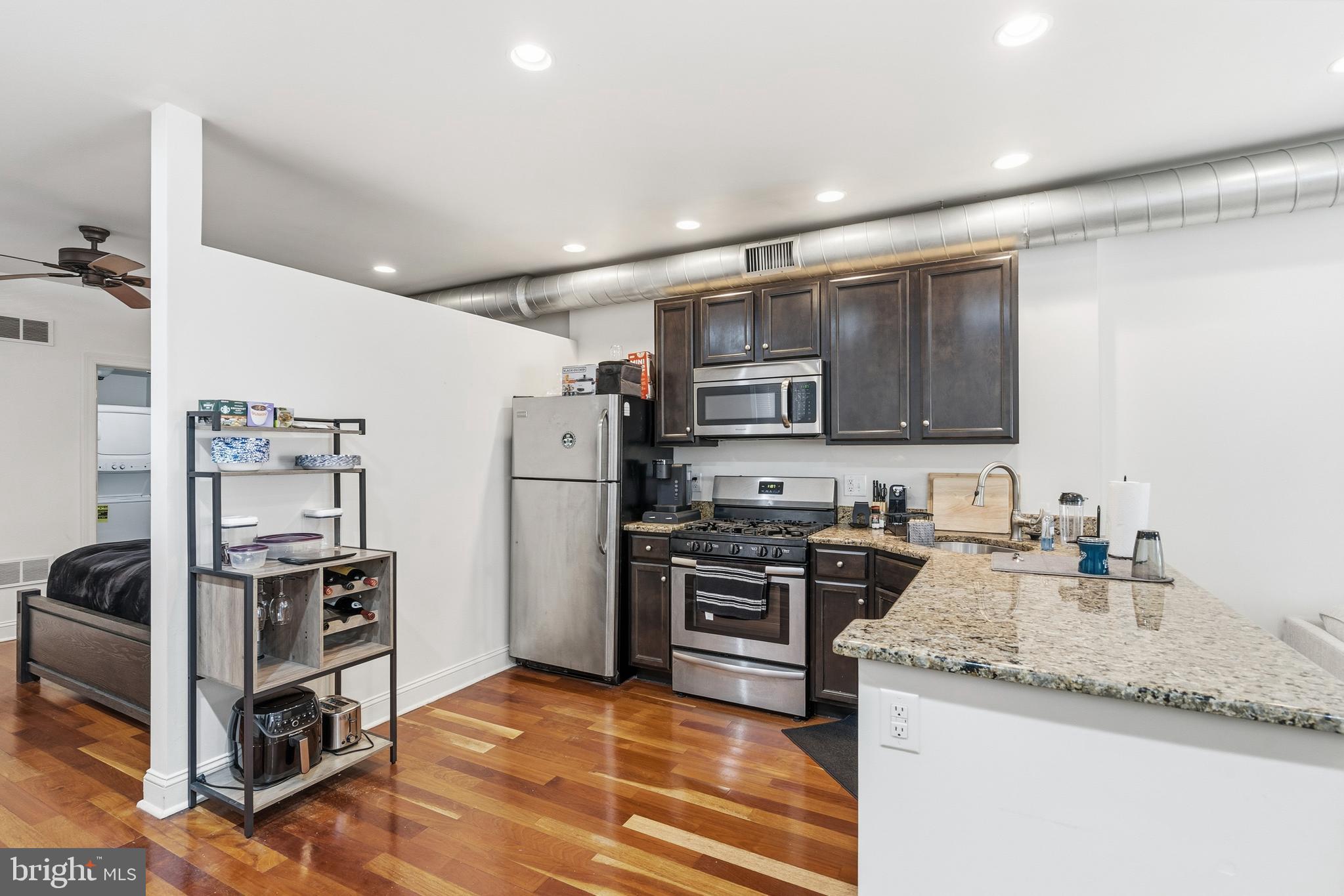 PASSYUNK SQUARE - Residential Income