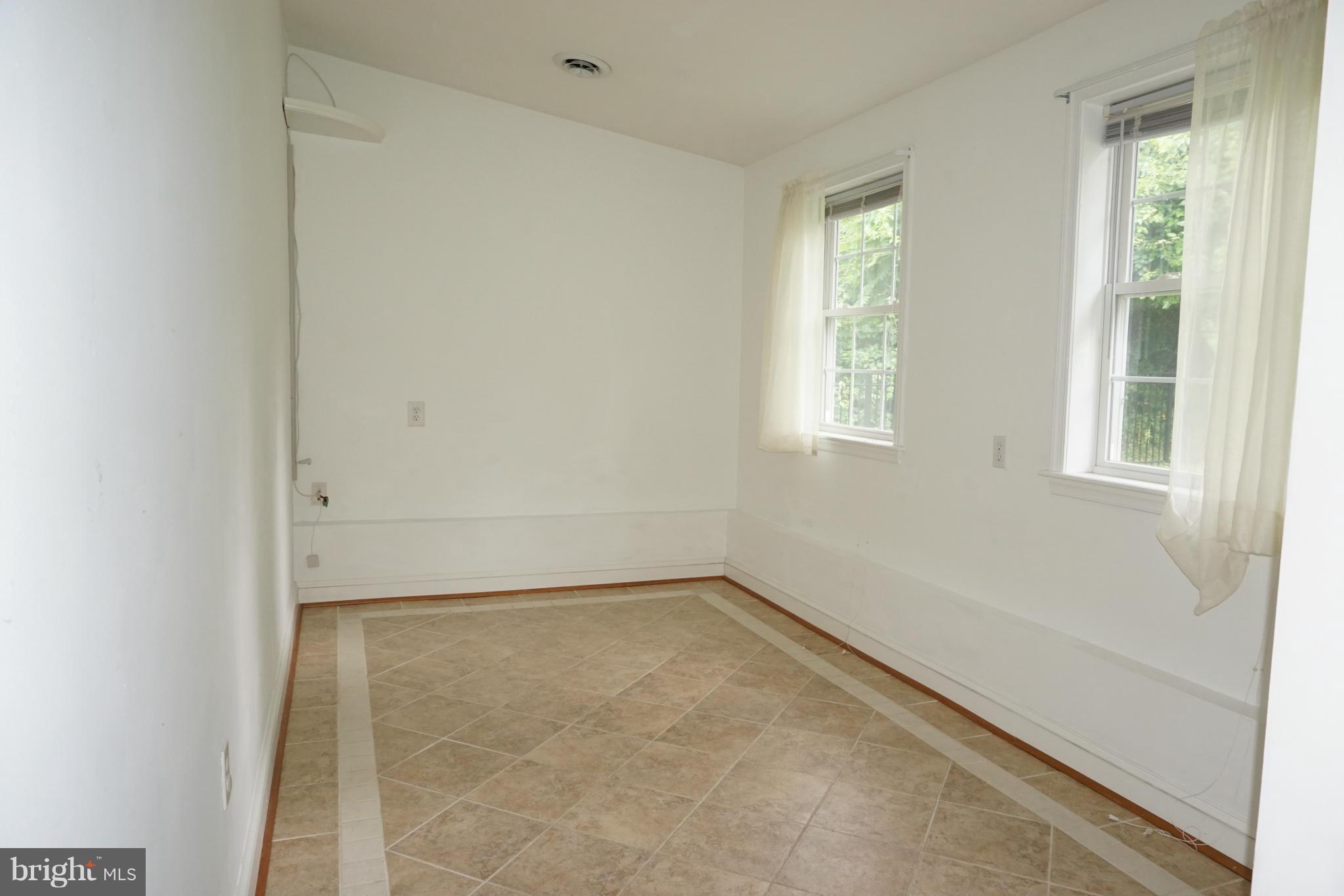 SUNRISE BEACH - Residential Lease