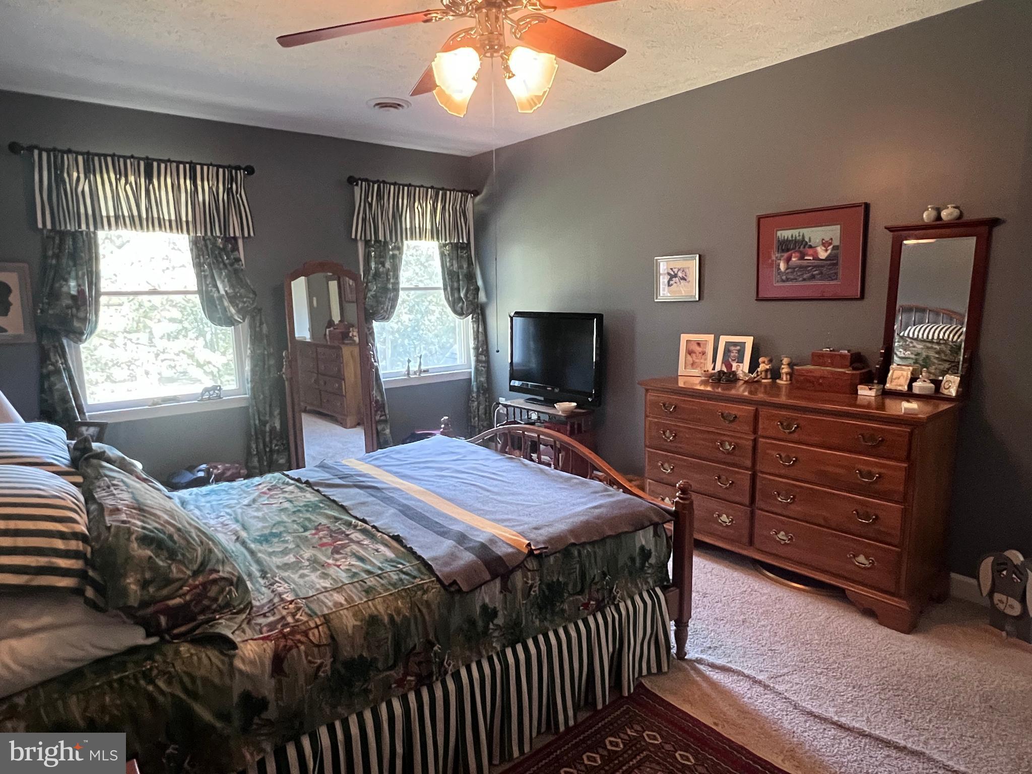 SPRING HOLLOW ESTATES - Residential