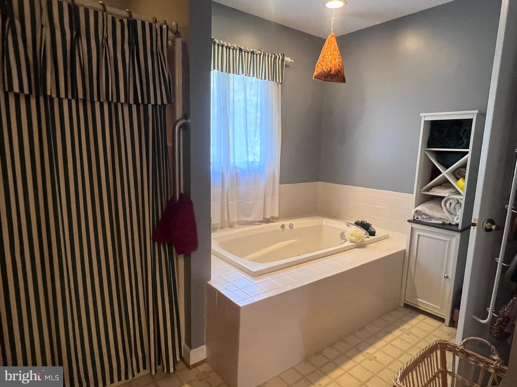 SPRING HOLLOW ESTATES - Residential