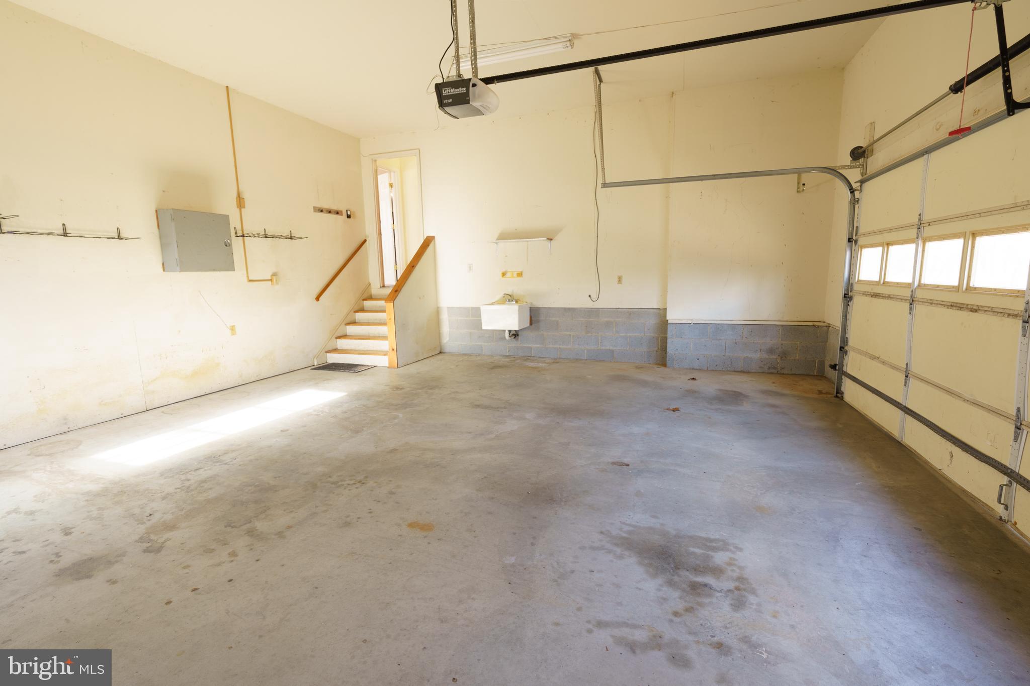 SPRING HOLLOW ESTATES - Residential