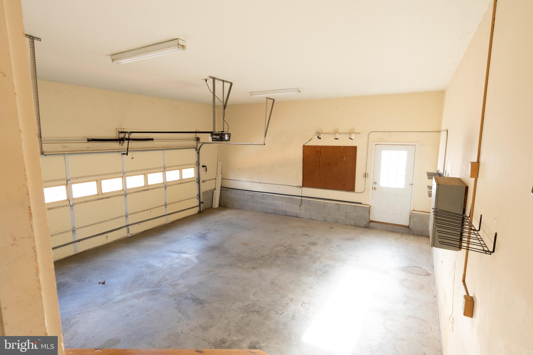 SPRING HOLLOW ESTATES - Residential