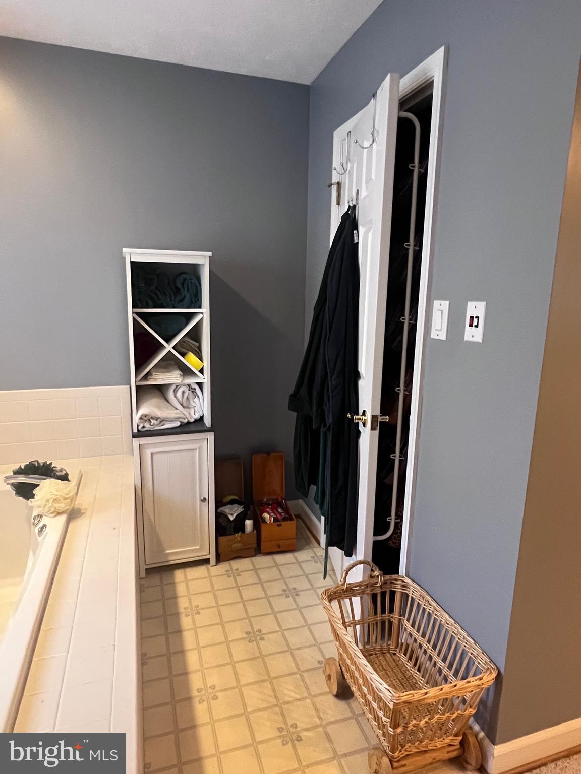 SPRING HOLLOW ESTATES - Residential